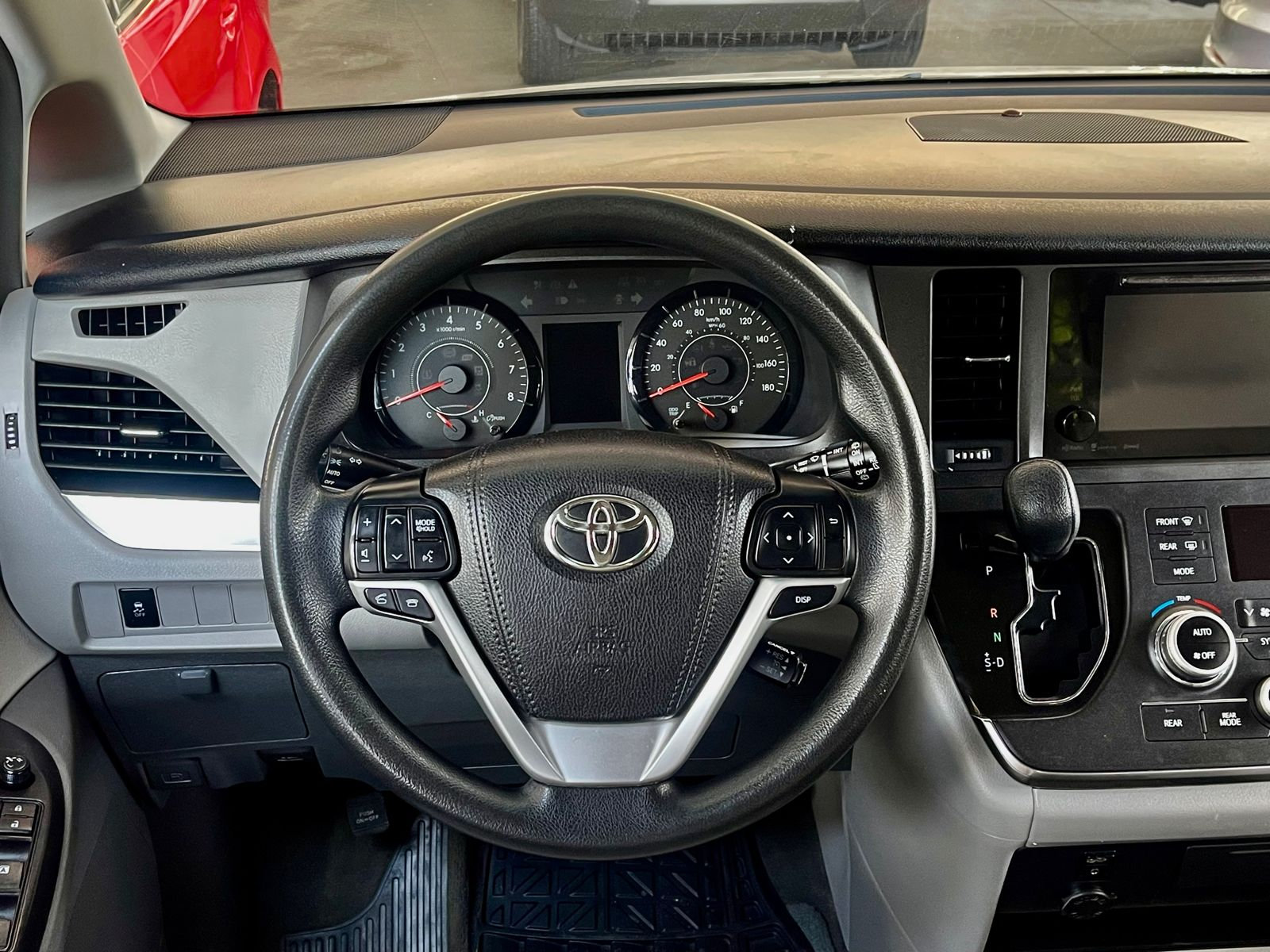 Toyota Sienna LE 2017