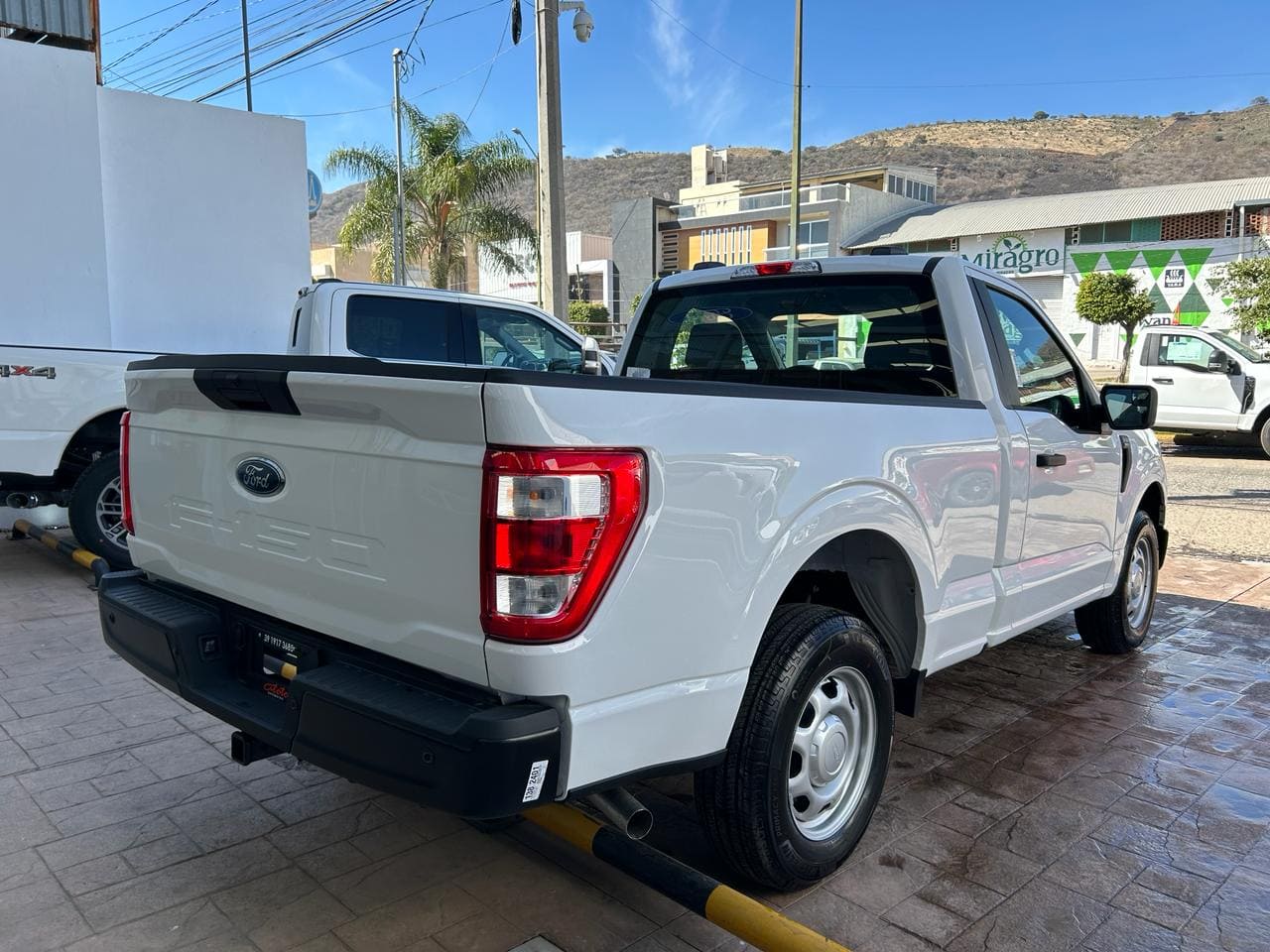 Ford F150 2023 Xl Cabina Regular Automático Blanco