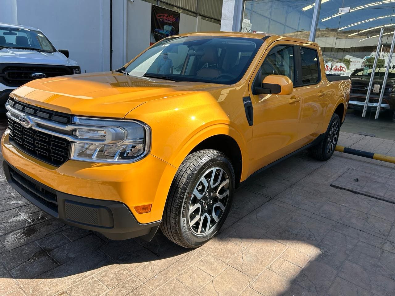 Ford Maverick 2024 Lariat Automático Naranja