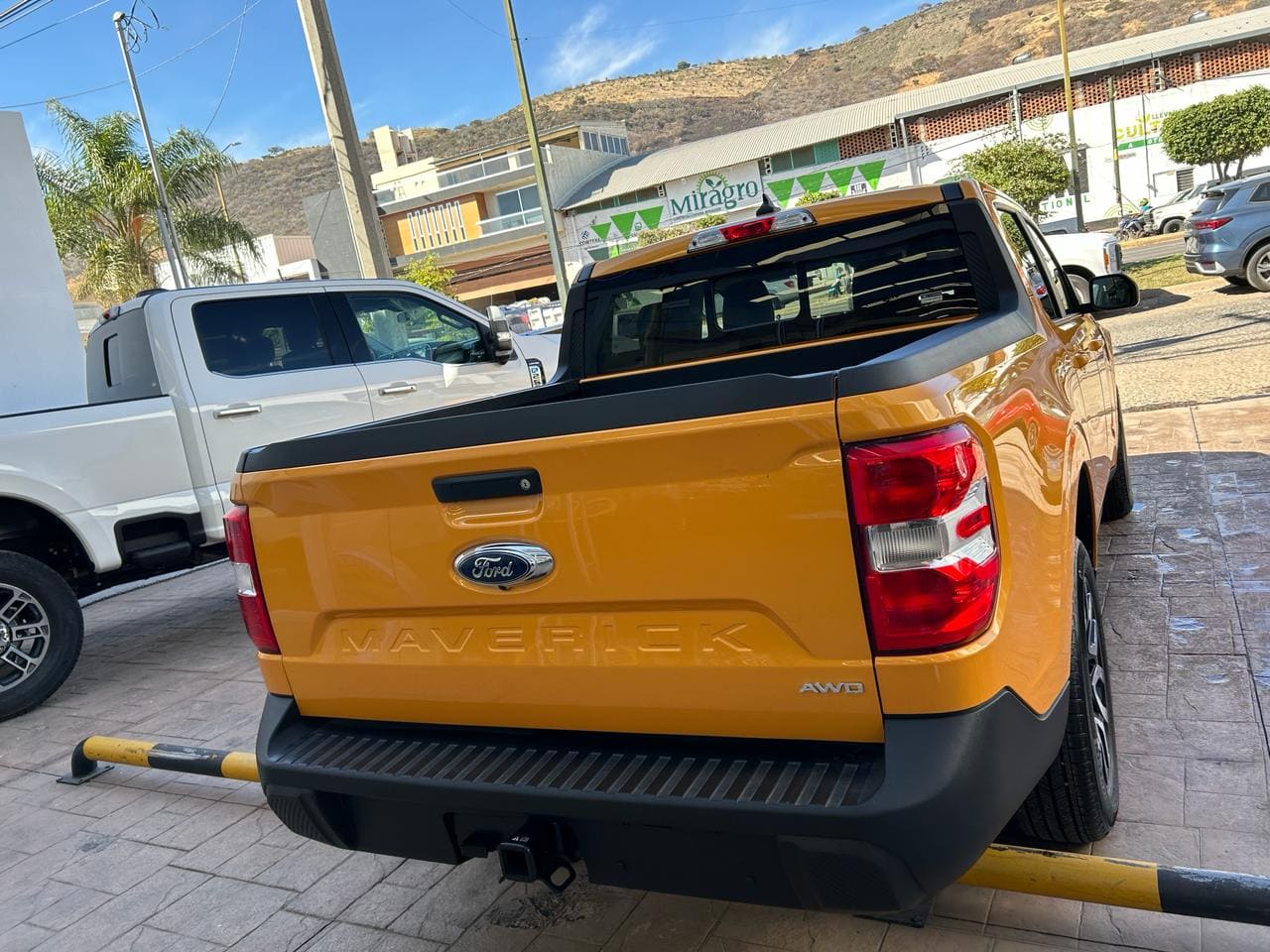 Ford Maverick 2024 Lariat Automático Naranja