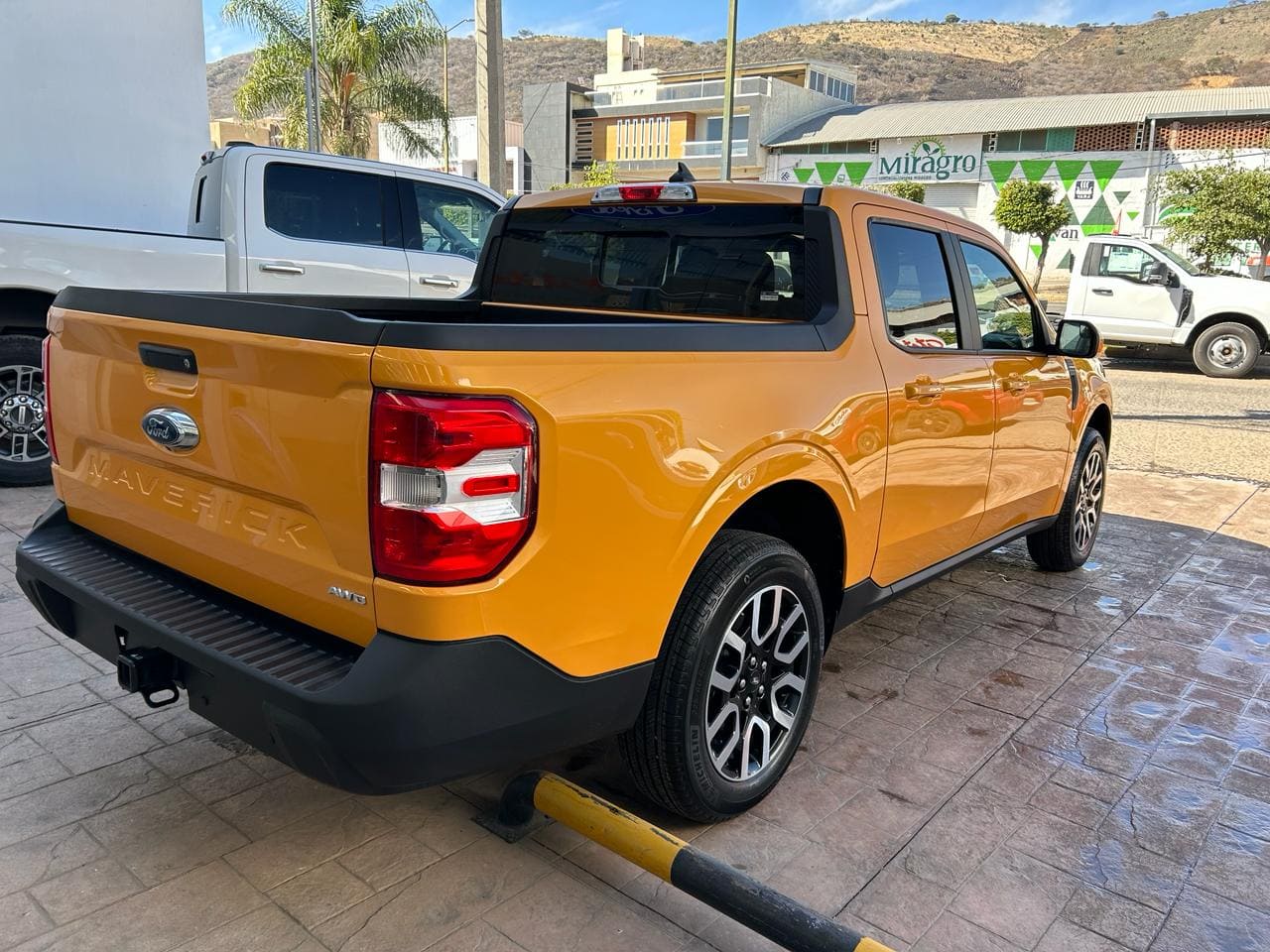 Ford Maverick 2024 Lariat Automático Naranja