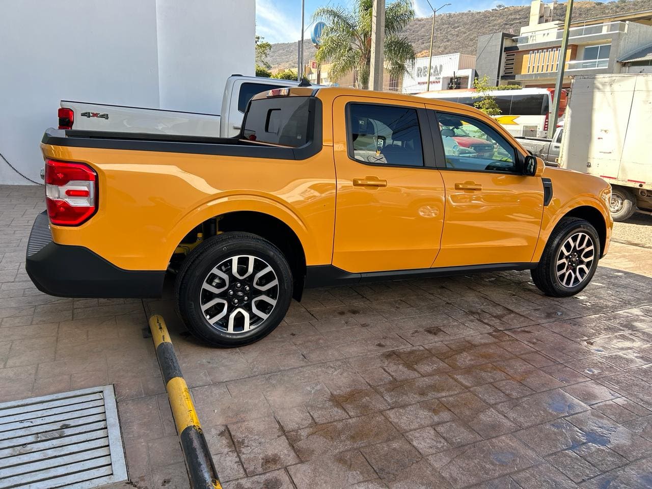 Ford Maverick 2024 Lariat Automático Naranja
