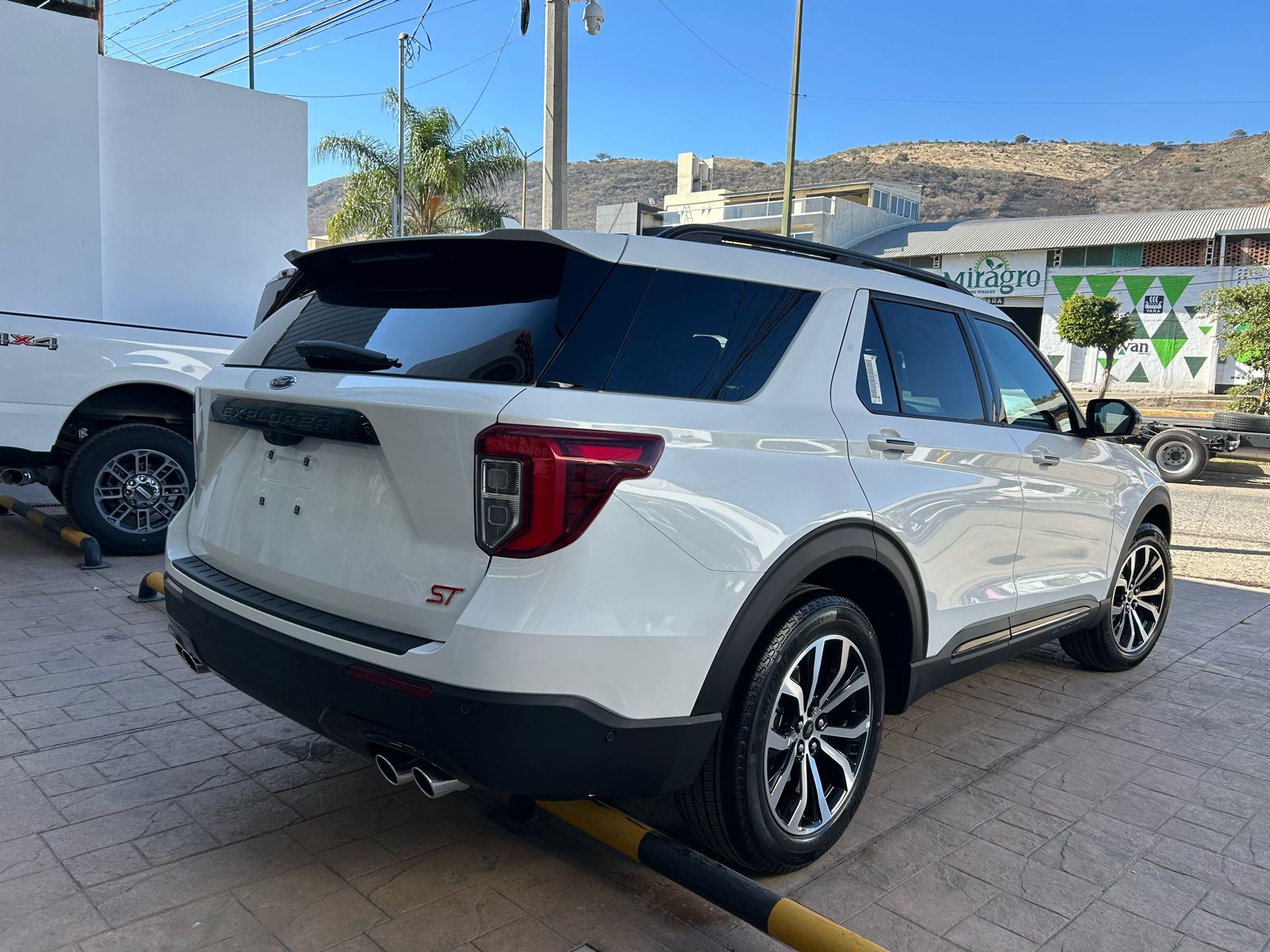 Ford Explorer 2023 ST AWD Automático Blanco