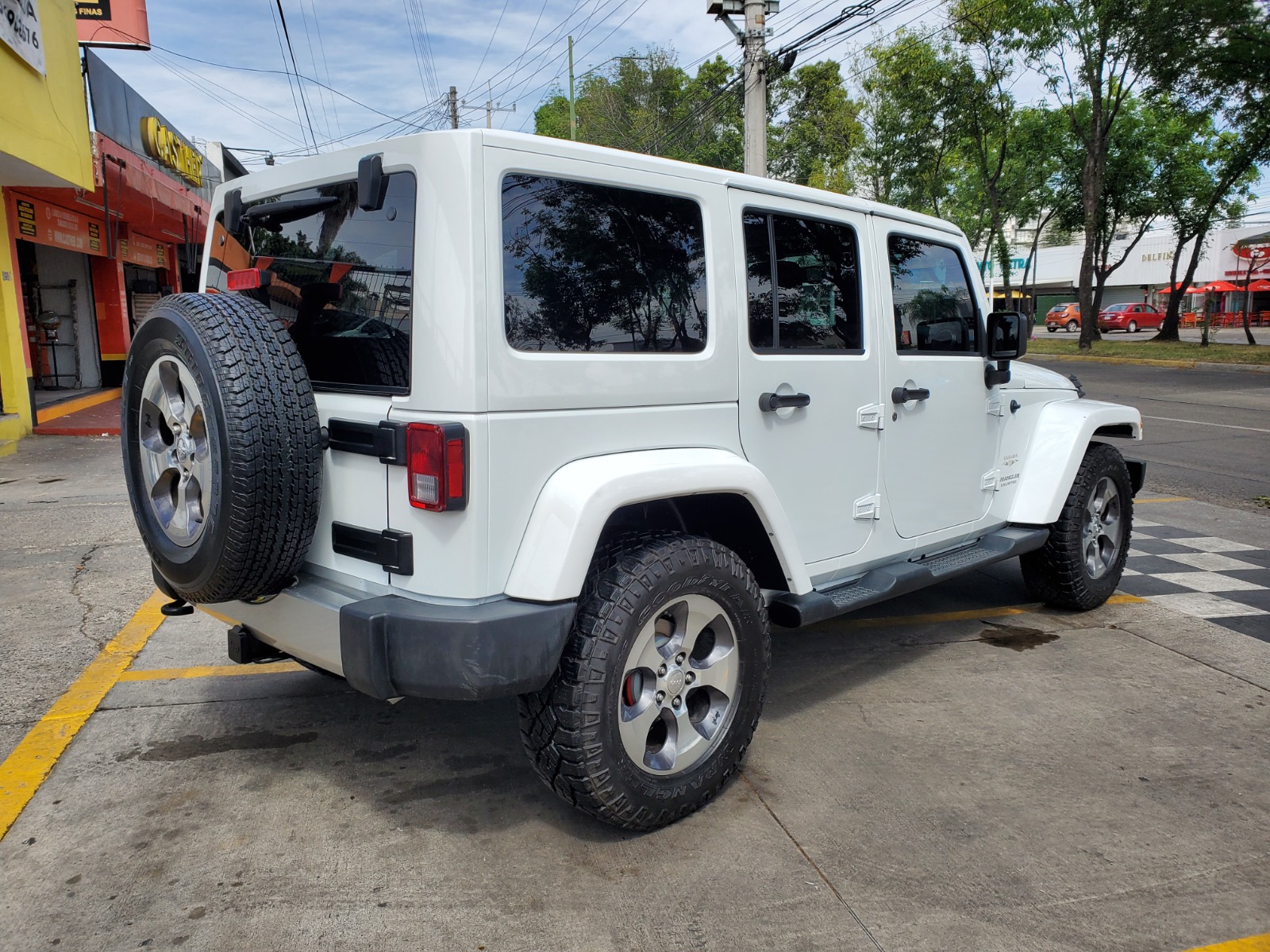 Jeep Wrangler 2017 Unlimited Sahara Automático Blanco