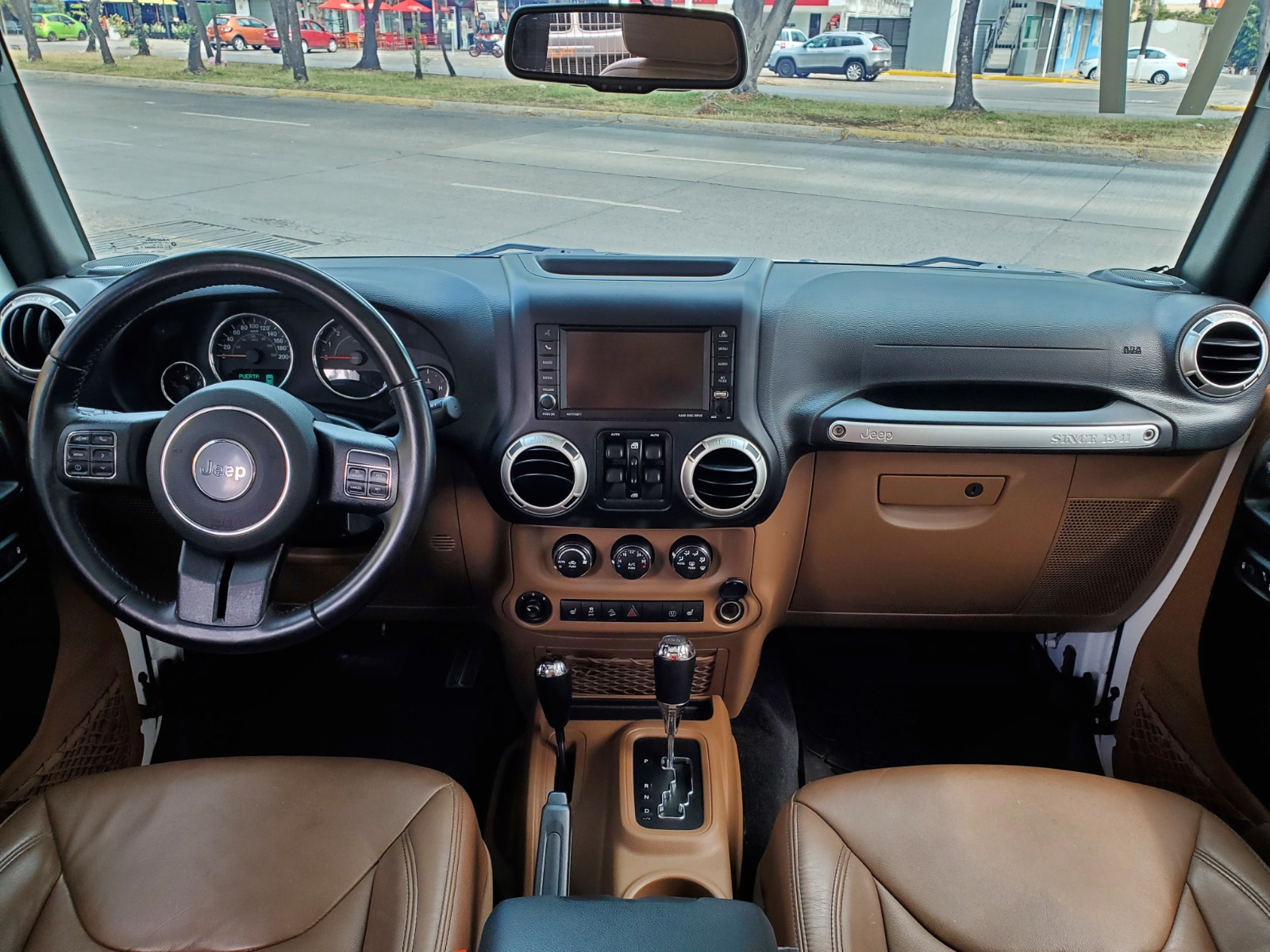 Jeep Wrangler 2017 Unlimited Sahara Automático Blanco