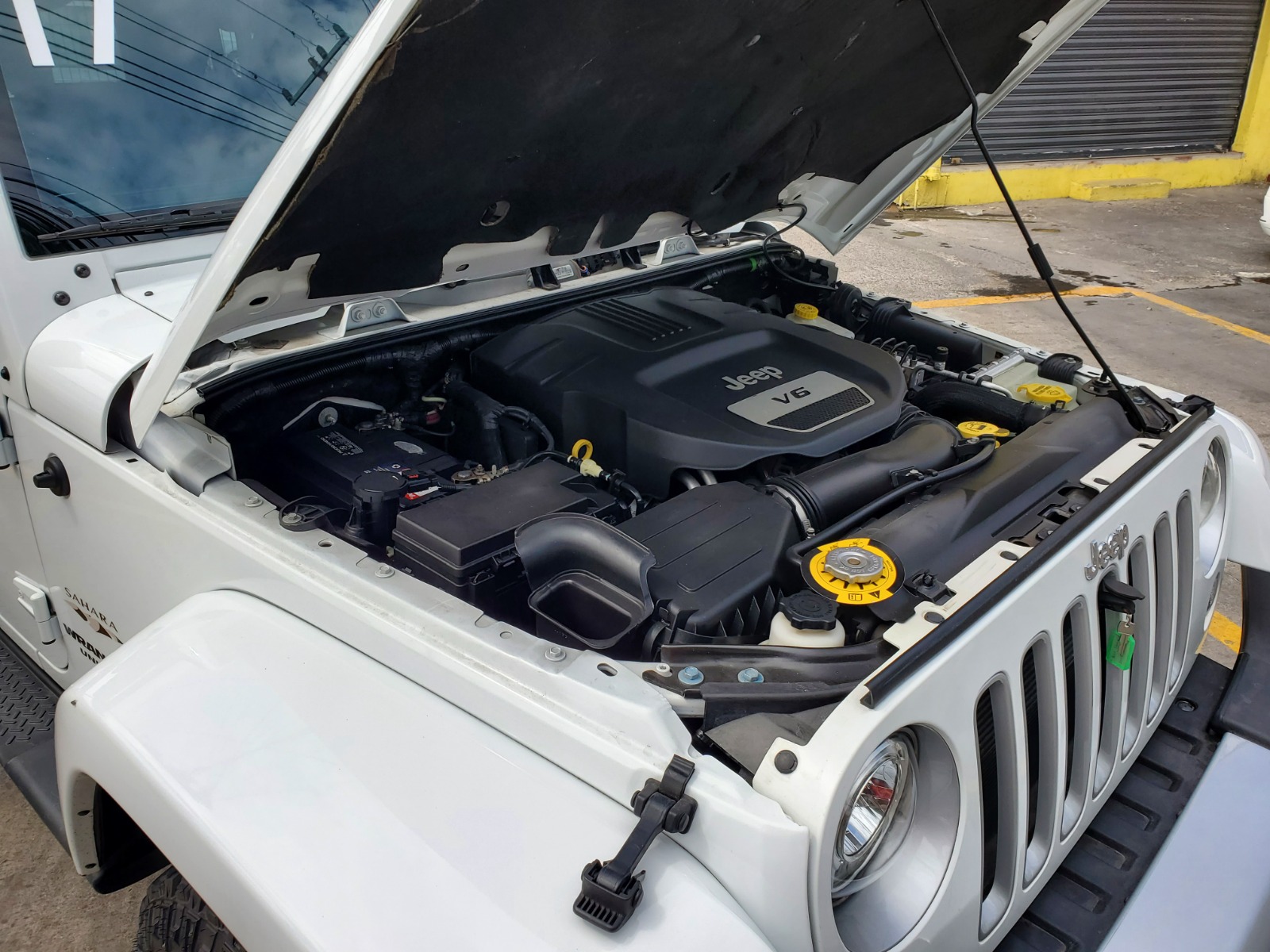 Jeep Wrangler 2017 Unlimited Sahara Automático Blanco