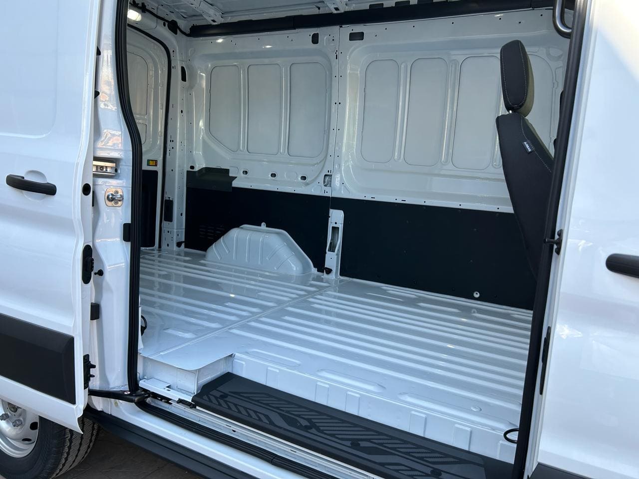 Ford Transit 2023 250 V6 Automático Blanco