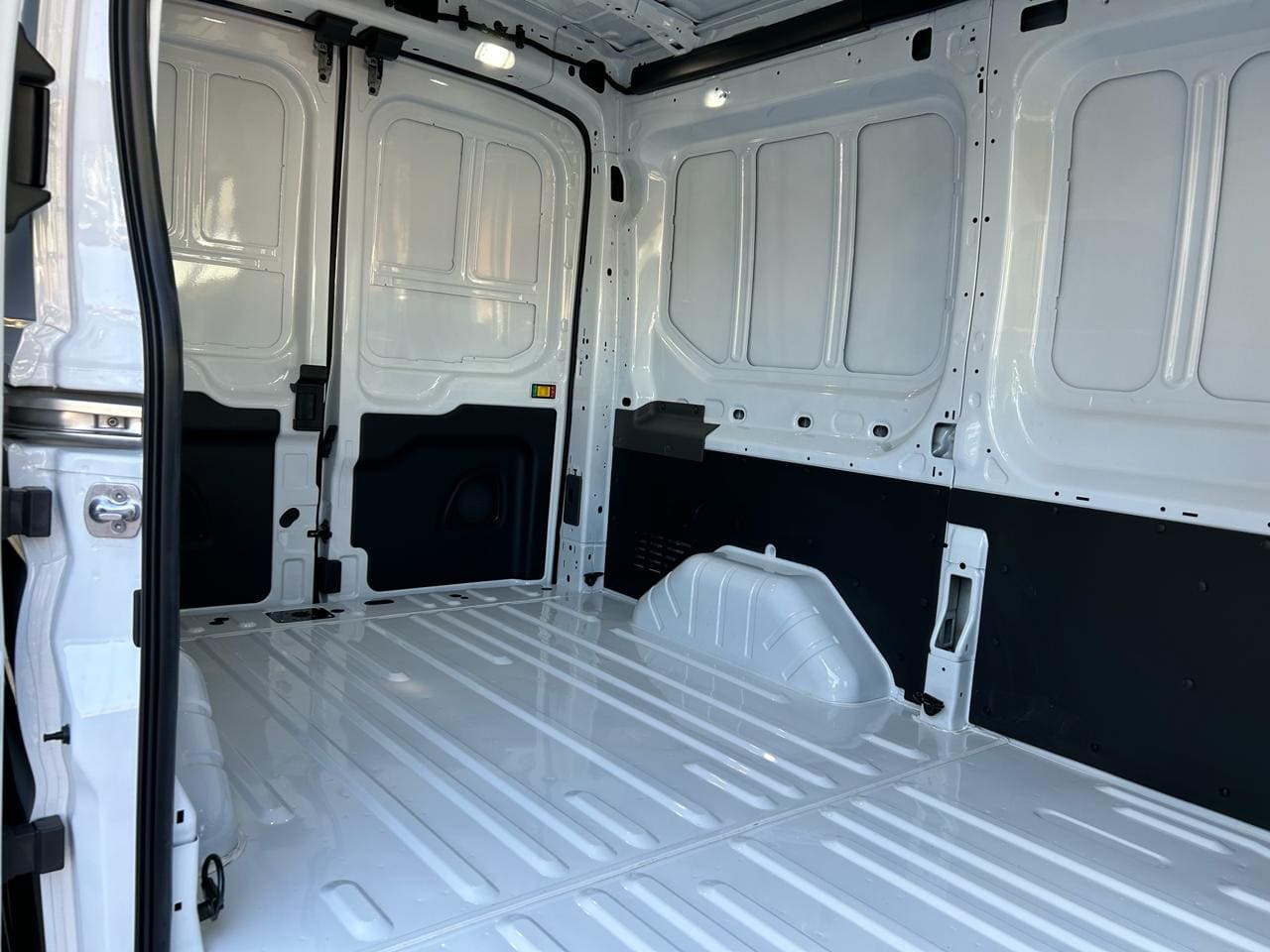 Ford Transit 2023 250 V6 Automático Blanco