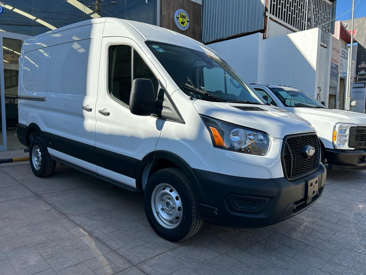 Ford Transit 2023 250 V6 Automático Blanco