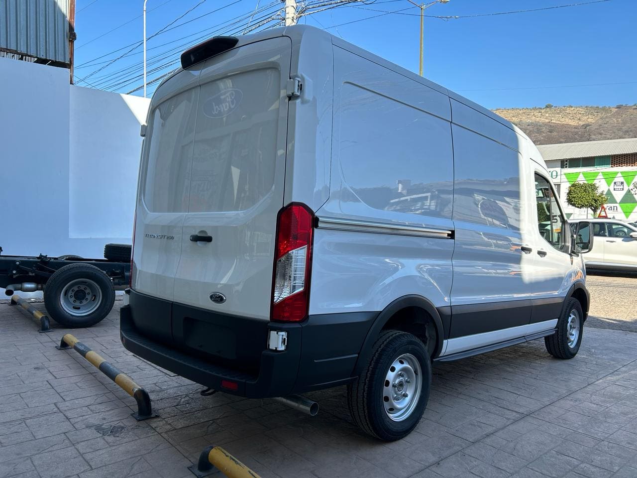 Ford Transit 2023 250 V6 Automático Blanco