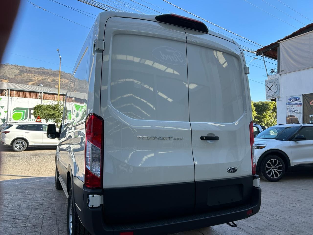 Ford Transit 2023 250 V6 Automático Blanco