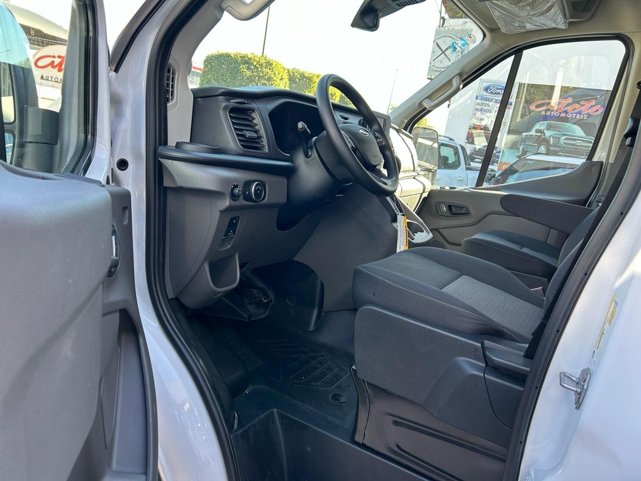 Ford Transit 2023 250 V6 Automático Blanco