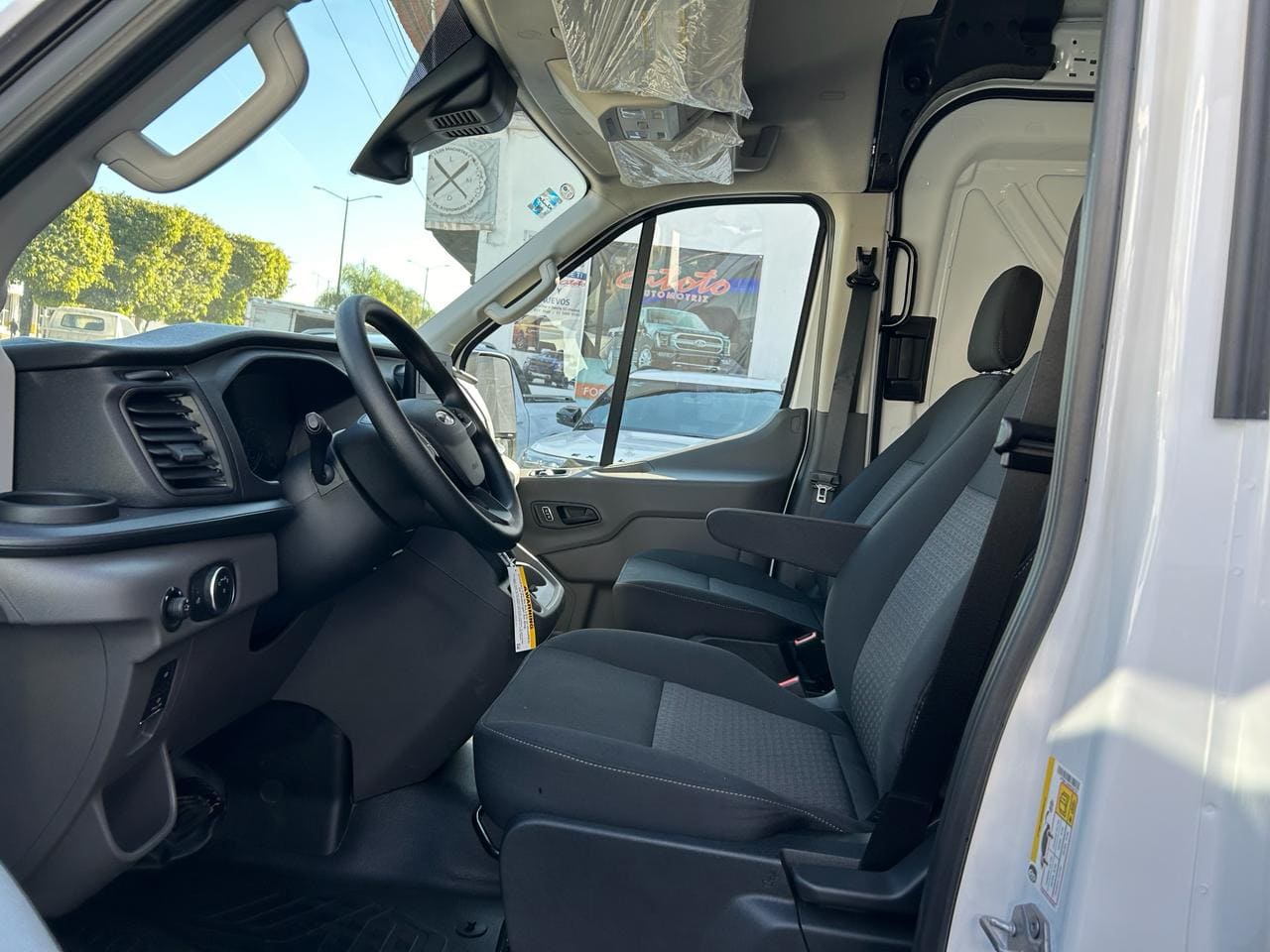 Ford Transit 2023 250 V6 Automático Blanco