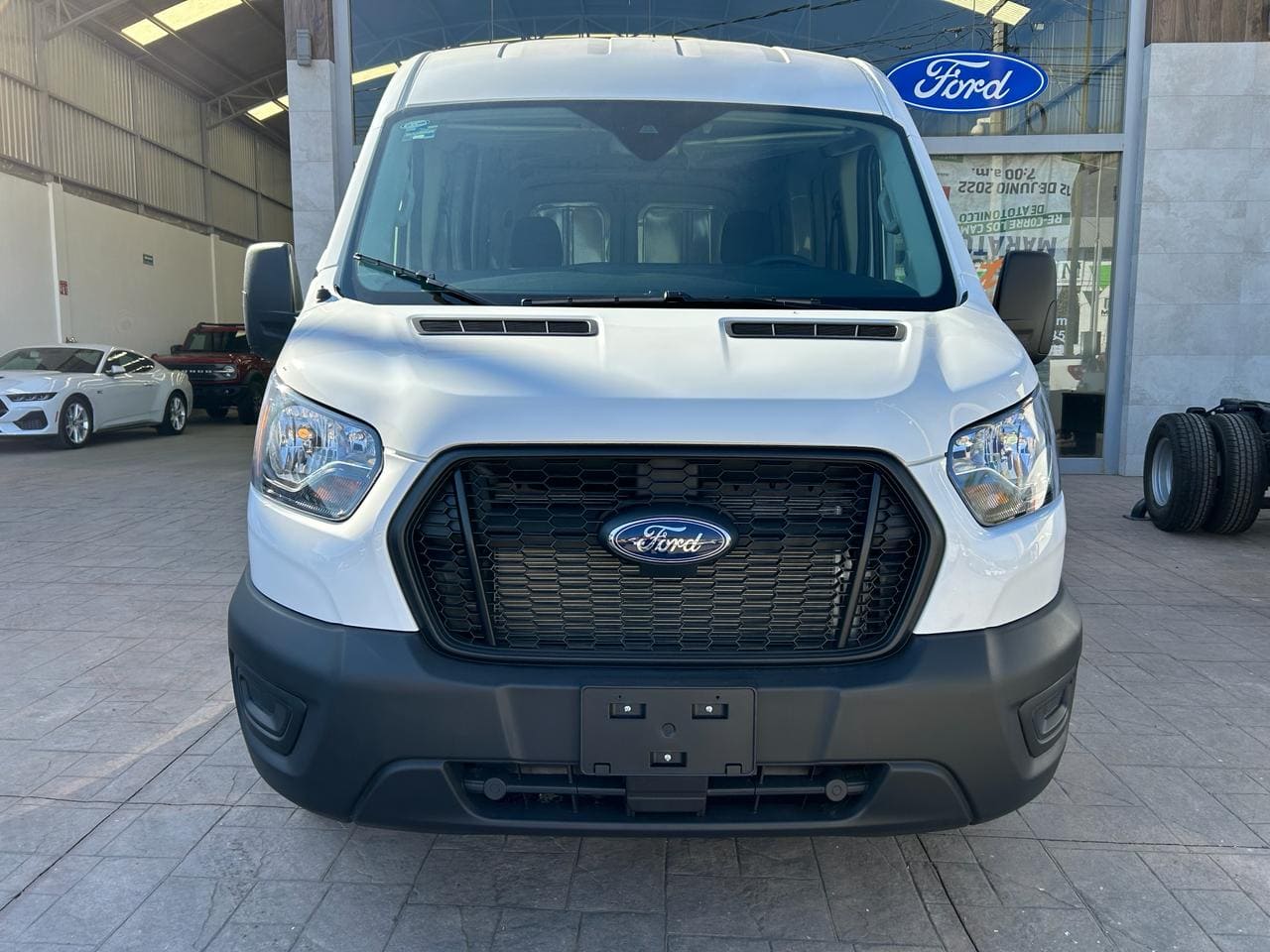 Ford Transit 2023 250 V6 Automático Blanco