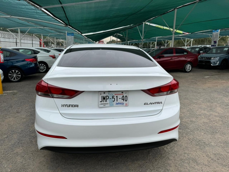 Oferta Hyundai Elantra 2017 GLS Automático Blanco