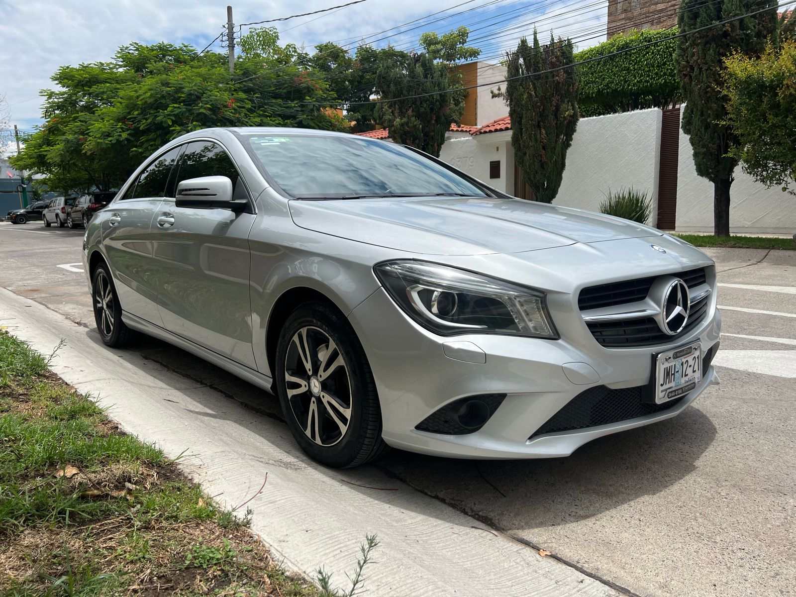 Mercedes-Benz Clase CLA 2016 180 CGI Automático Plata