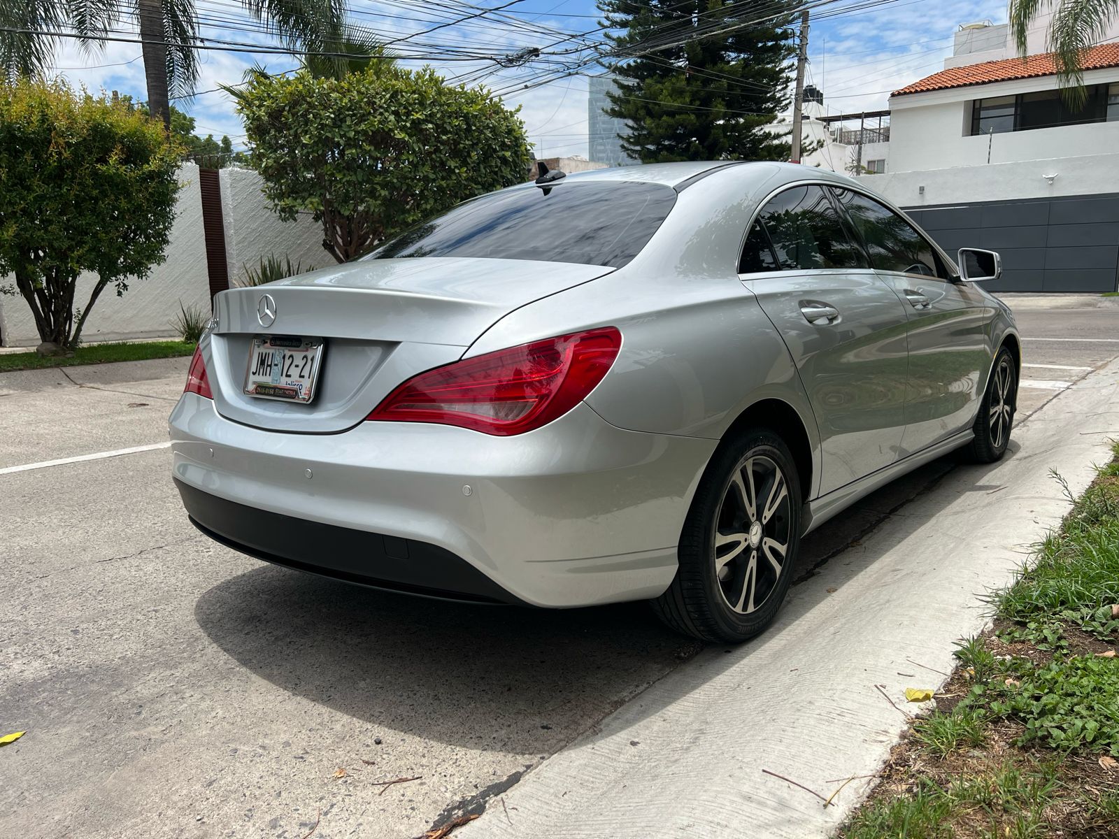 Mercedes-Benz Clase CLA 2016 180 CGI Automático Plata