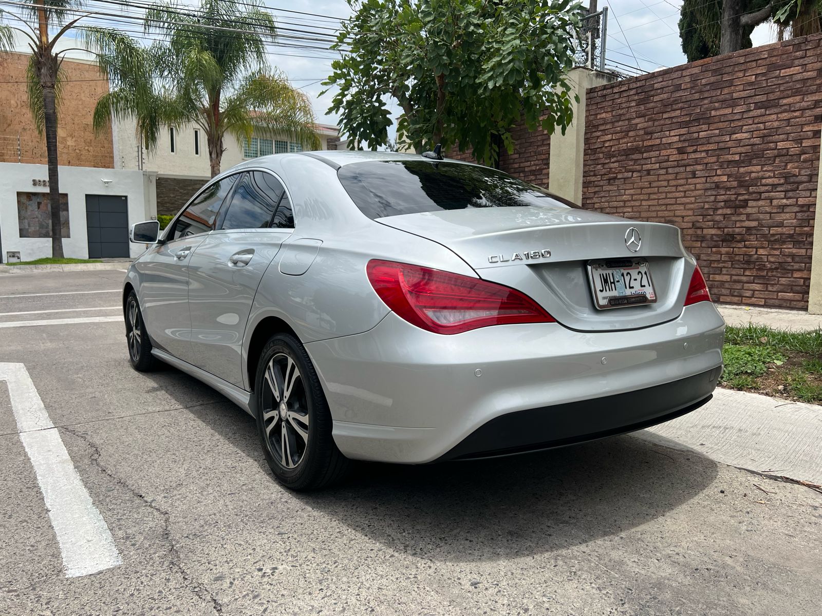 Mercedes-Benz Clase CLA 2016 180 CGI Automático Plata