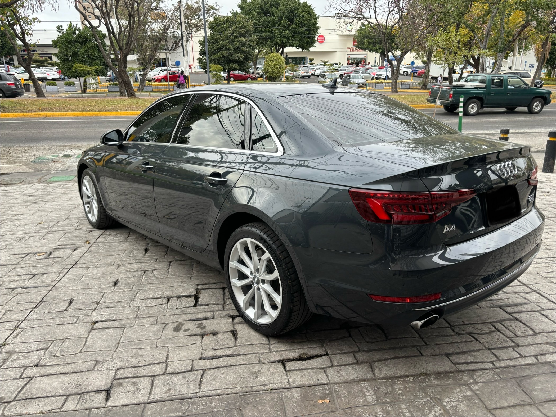 Audi A4 2018 ELITE Automático Gris