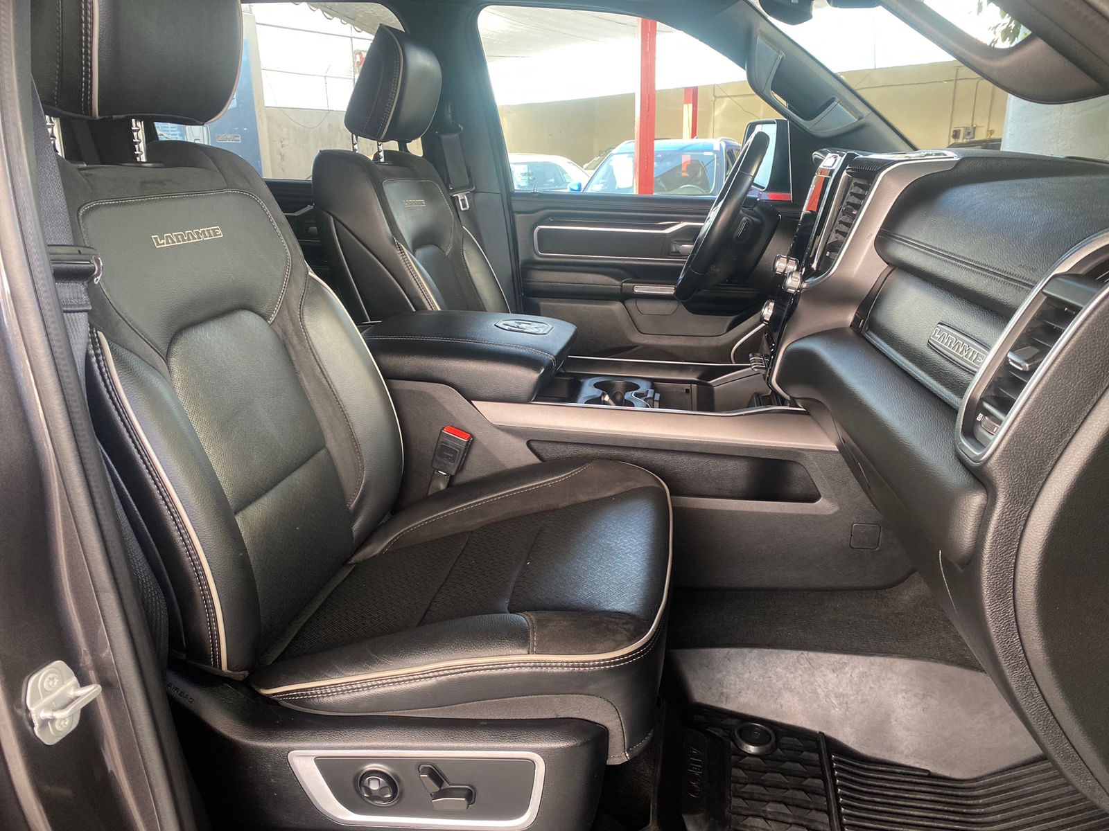 RAM 2500 2021 Laramie Sport Ram Box Automático Gris
