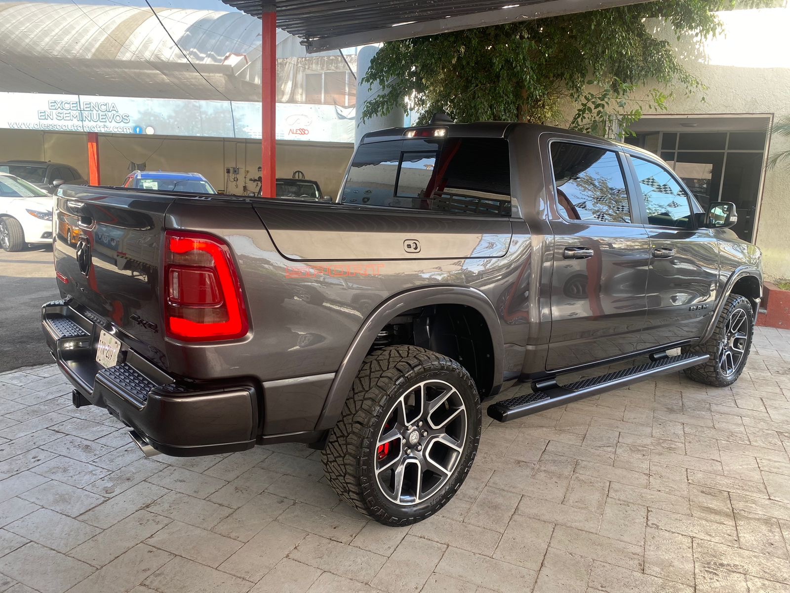RAM 2500 2021 Laramie Sport Ram Box Automático Gris