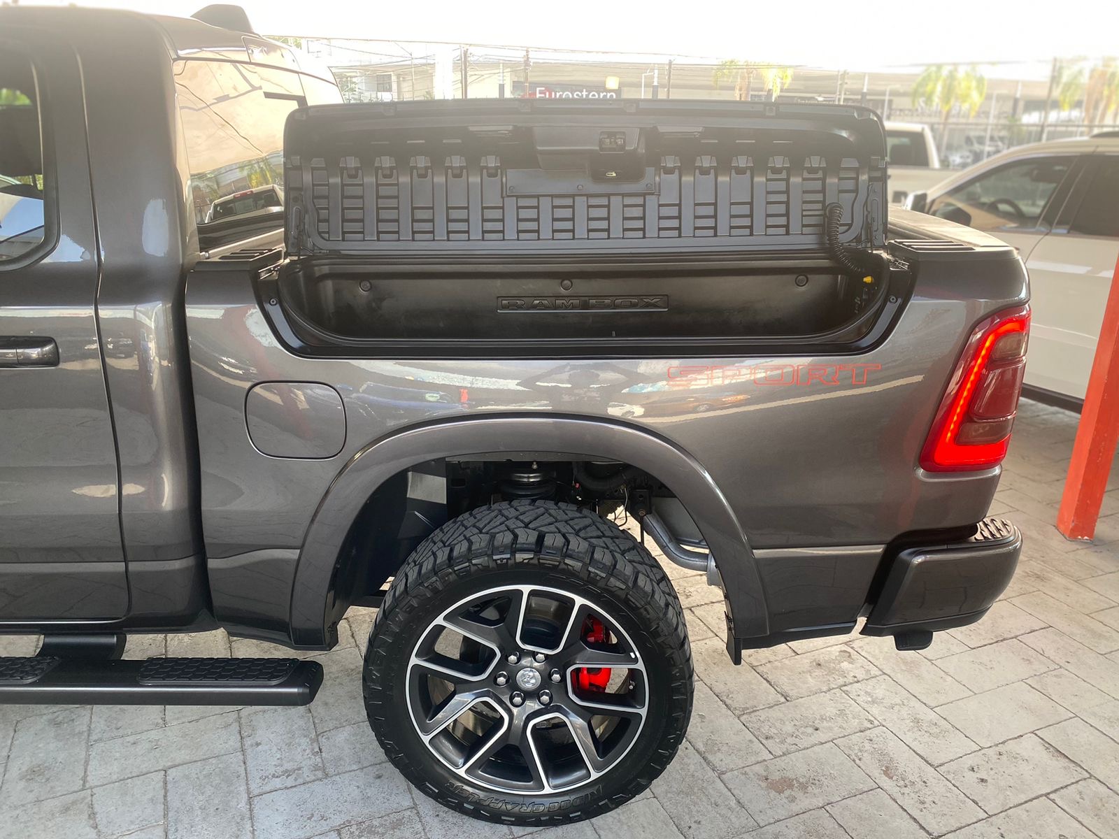 RAM 2500 2021 Laramie Sport Ram Box Automático Gris