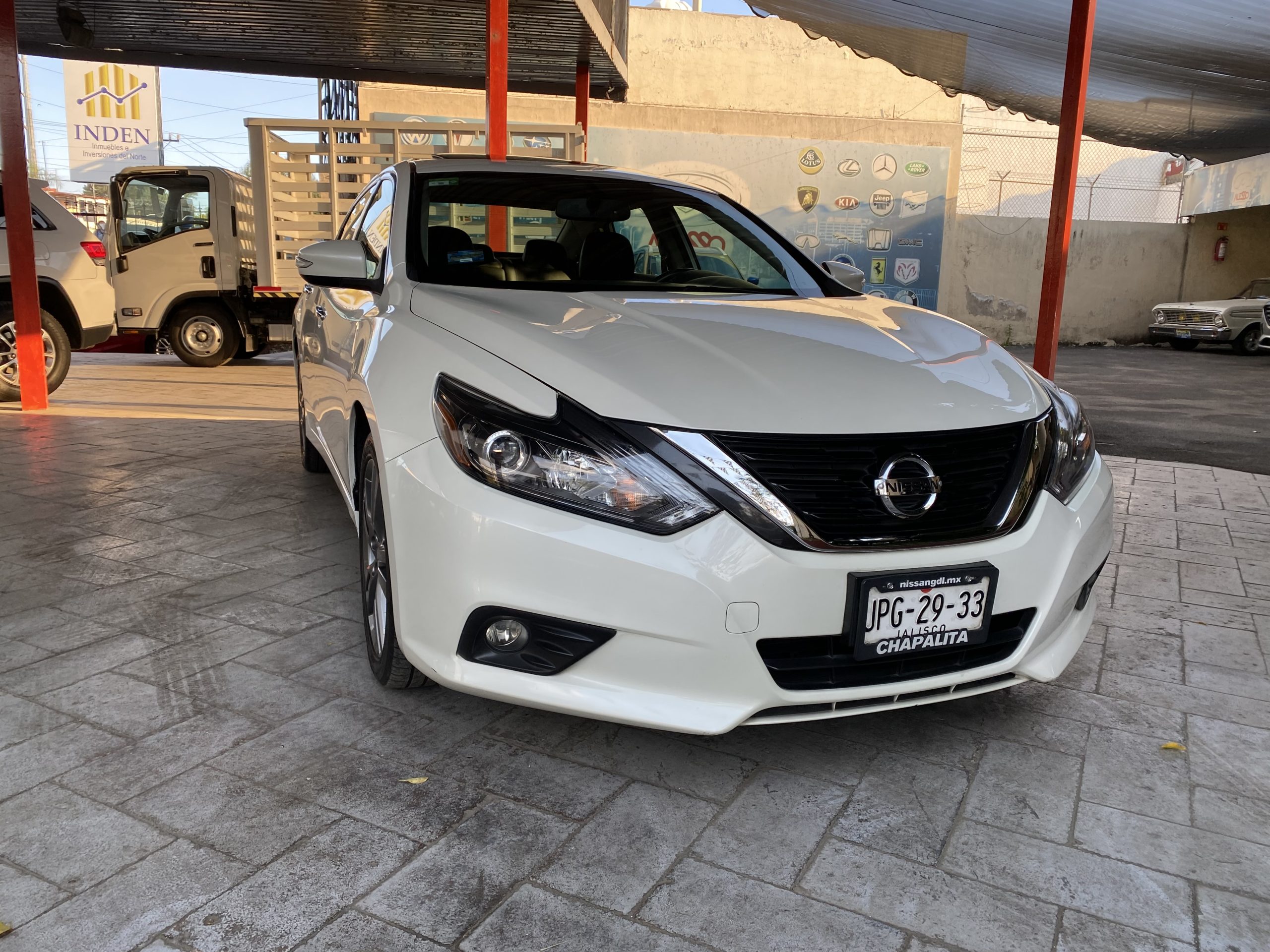 Nissan Altima 2018 Advance Navy Automático Blanco