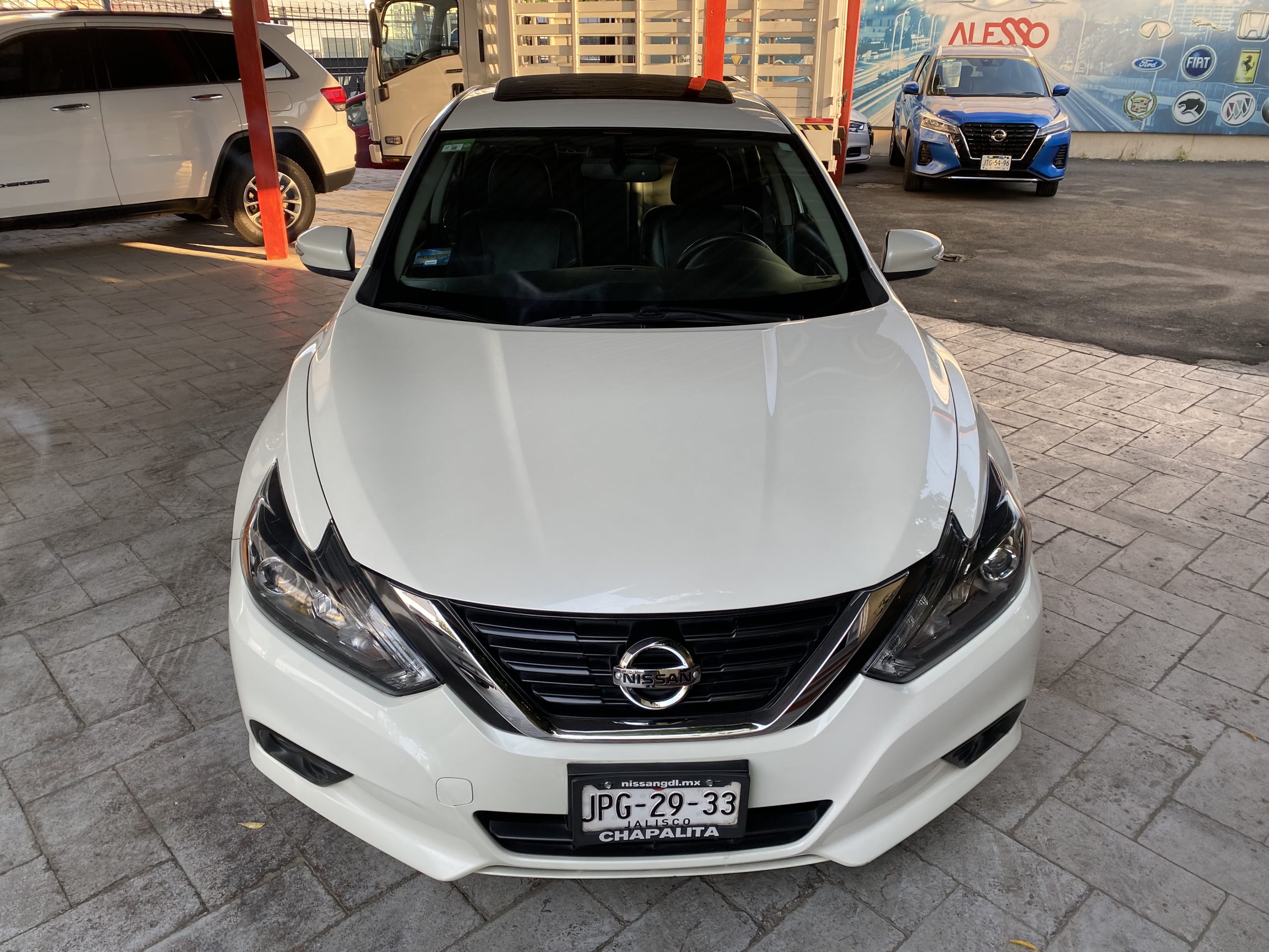 Nissan Altima 2018 Advance Navy Automático Blanco