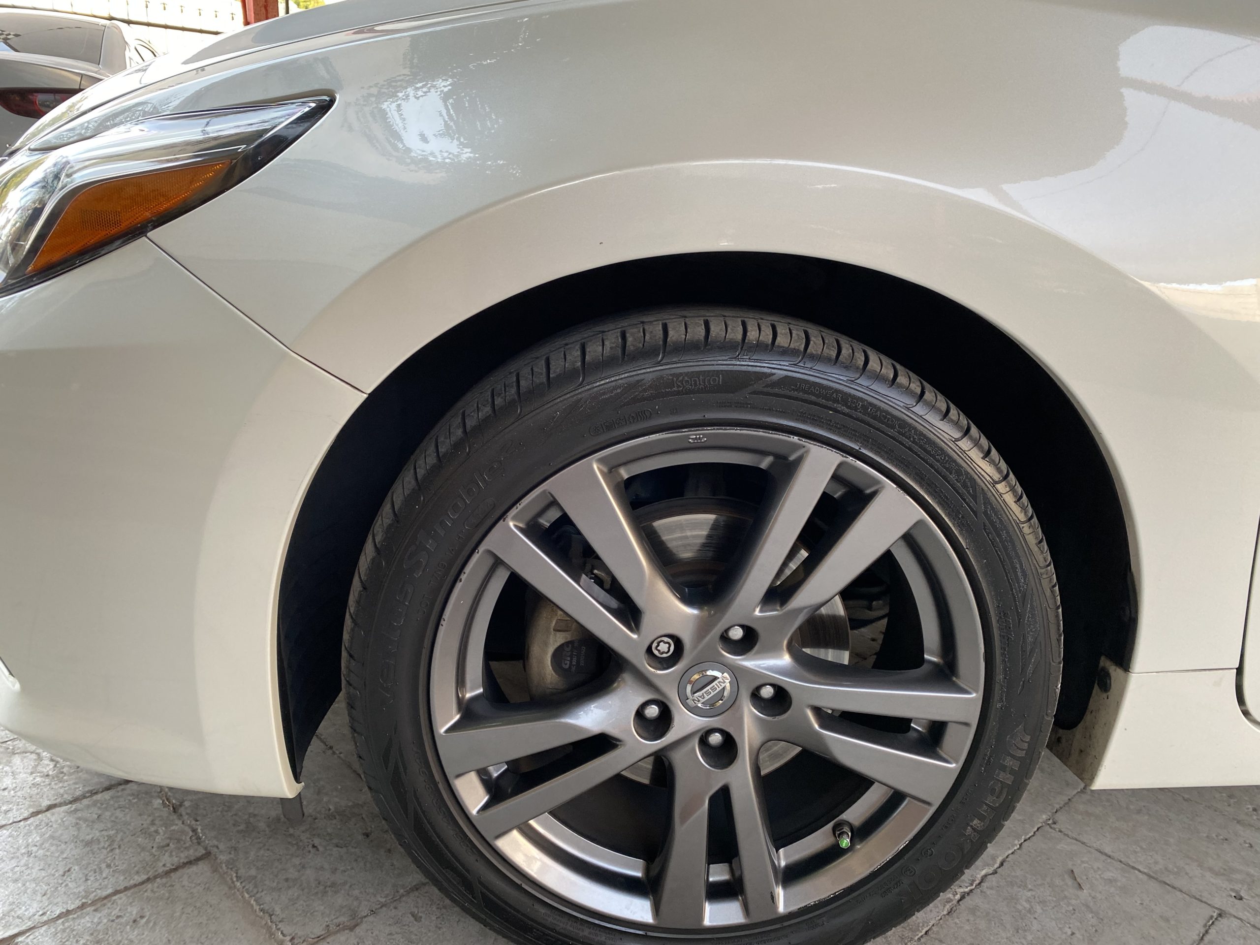 Nissan Altima 2018 Advance Navy Automático Blanco