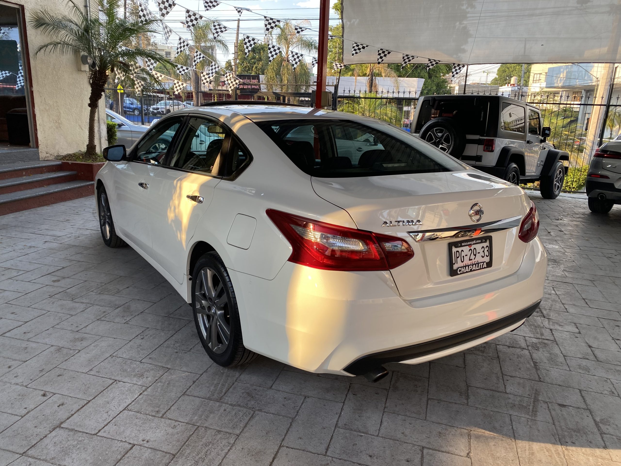 Nissan Altima 2018 Advance Navy Automático Blanco