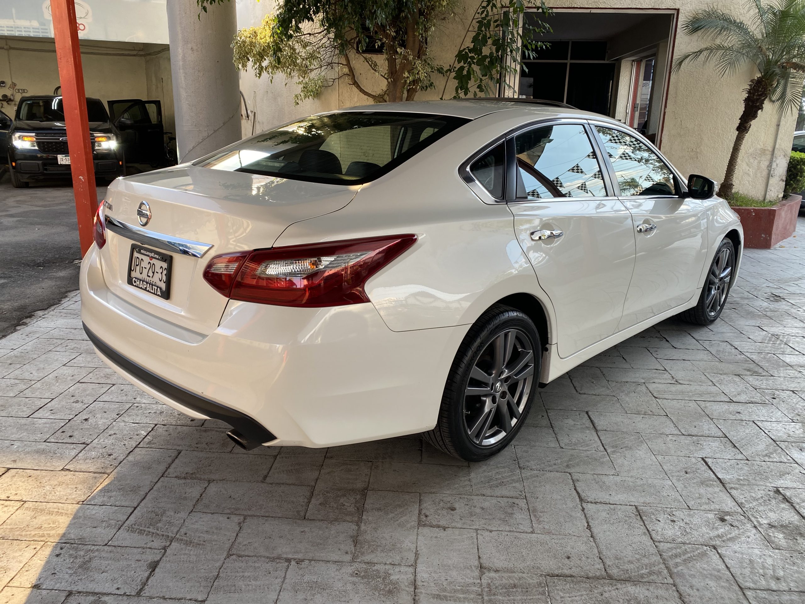 Nissan Altima 2018 Advance Navy Automático Blanco