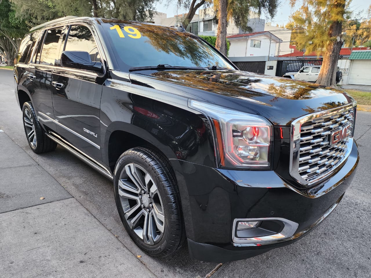 GMC Yukon 2019 DENALI 4X4 Automático Negro
