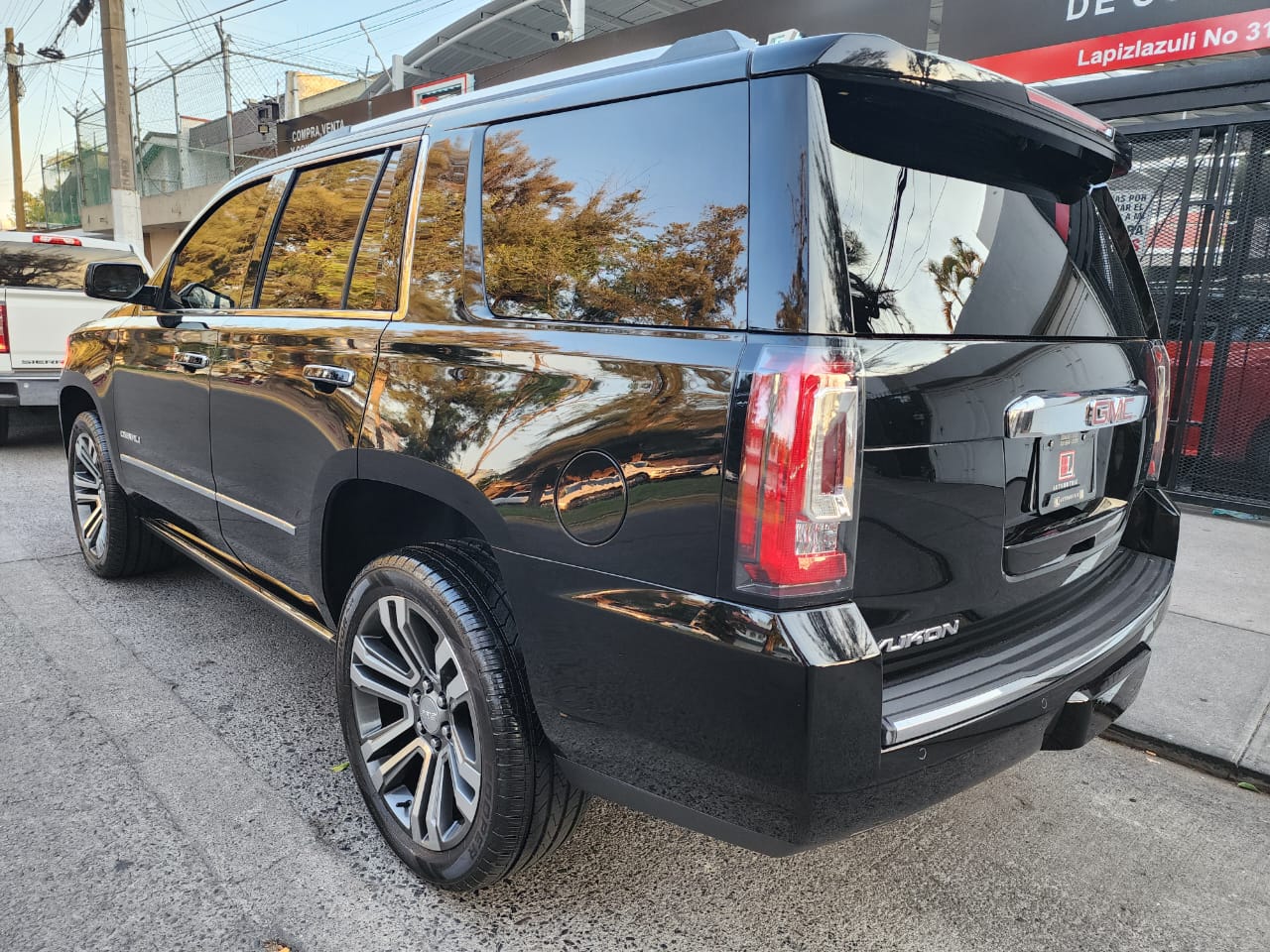 GMC Yukon 2019 DENALI 4X4 Automático Negro