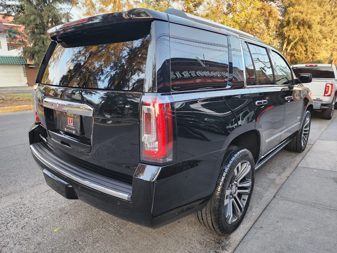 GMC Yukon 2019 DENALI 4X4 Automático Negro