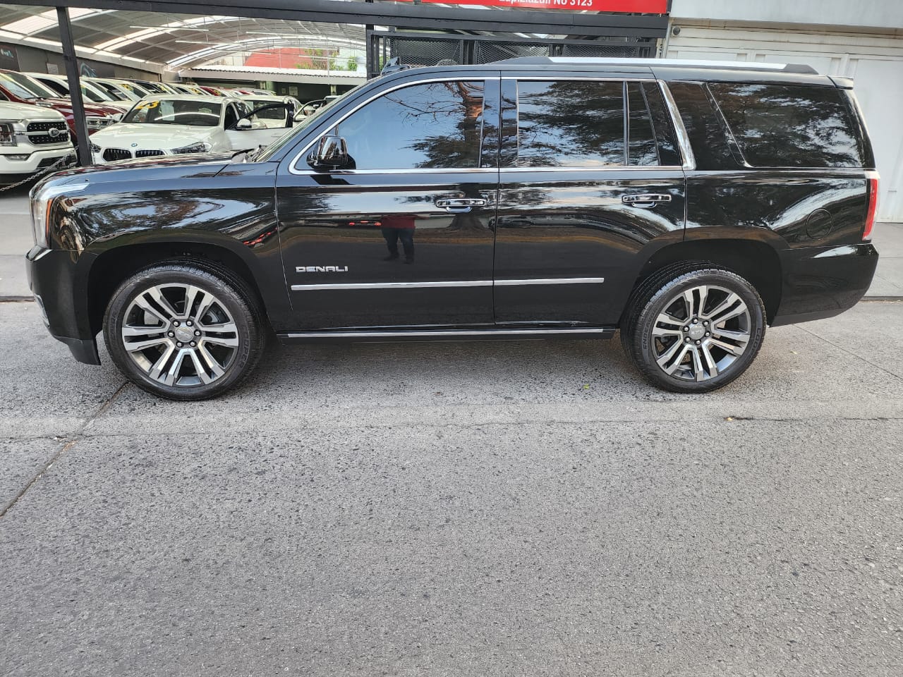 GMC Yukon 2019 DENALI 4X4 Automático Negro