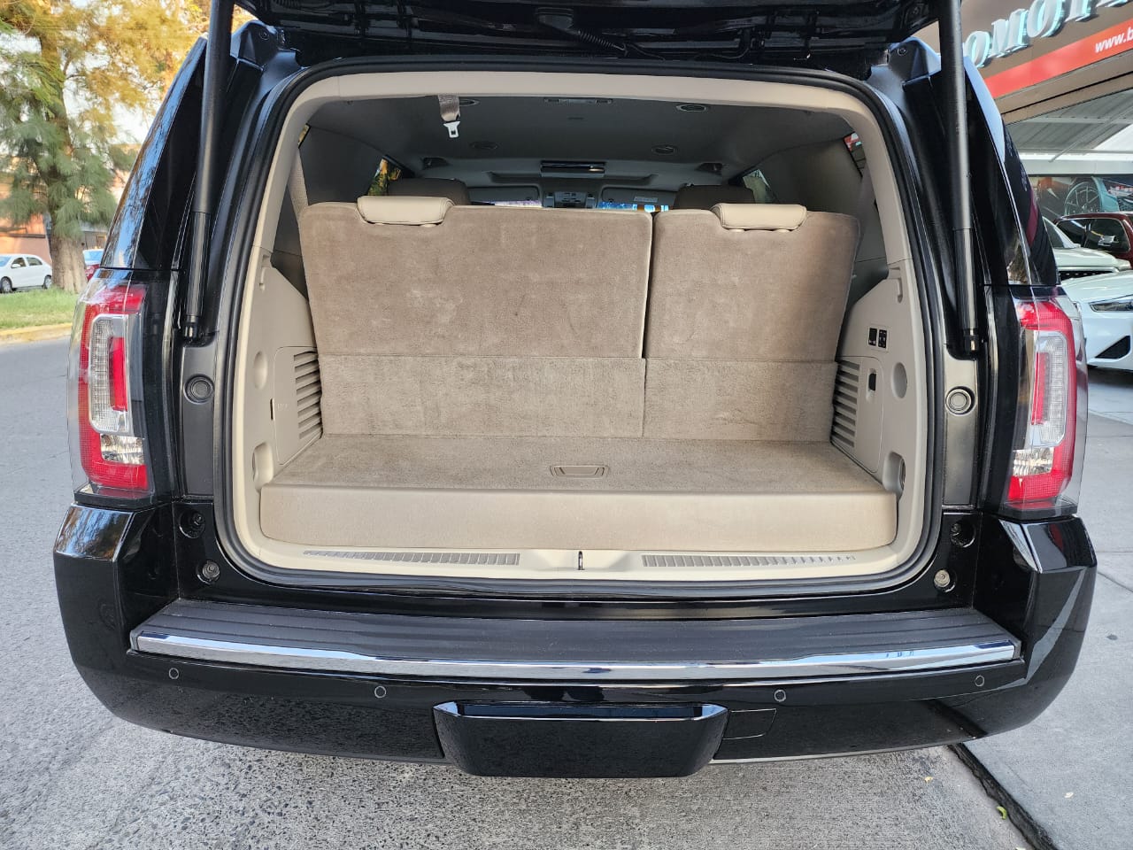 GMC Yukon 2019 DENALI 4X4 Automático Negro