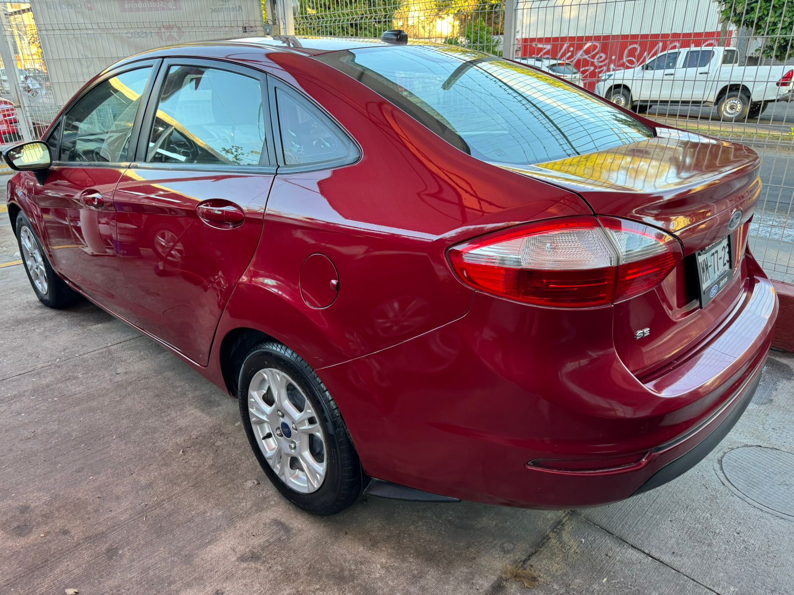 Ford Fiesta 2016 SE Automático Rojo