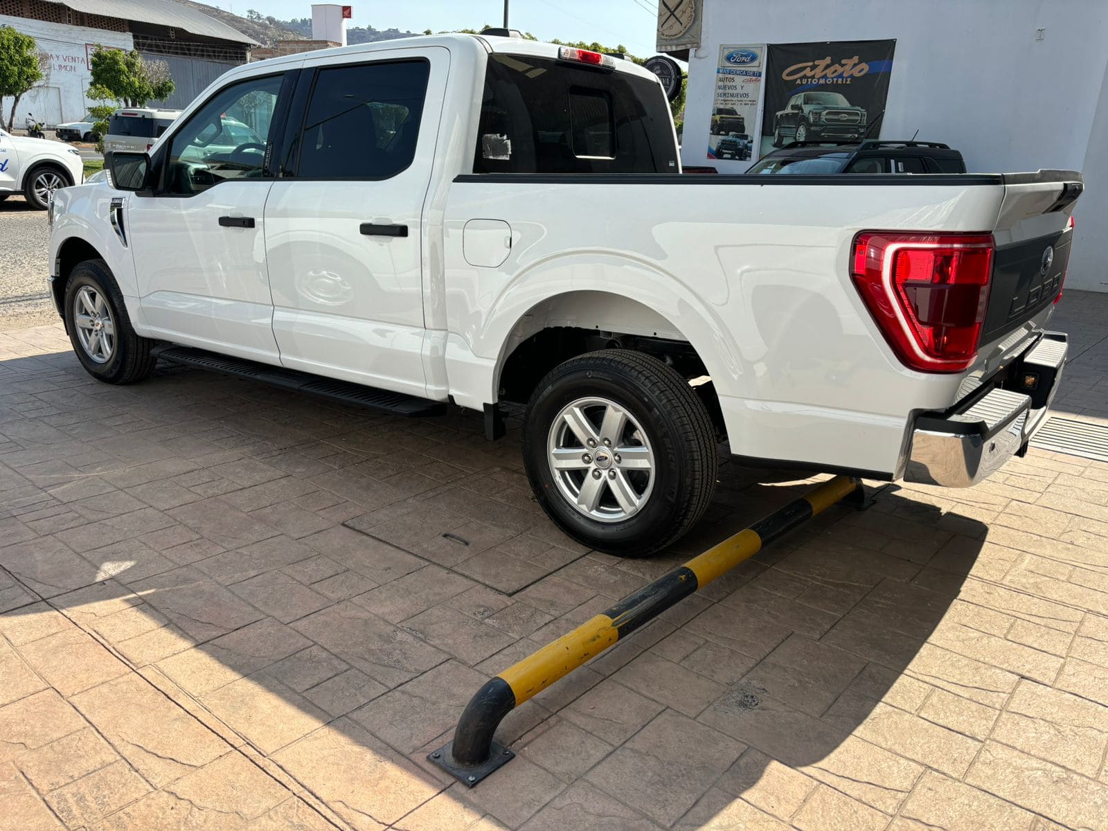 Ford Lobo XLT 4x2 Doble Cabina 2023