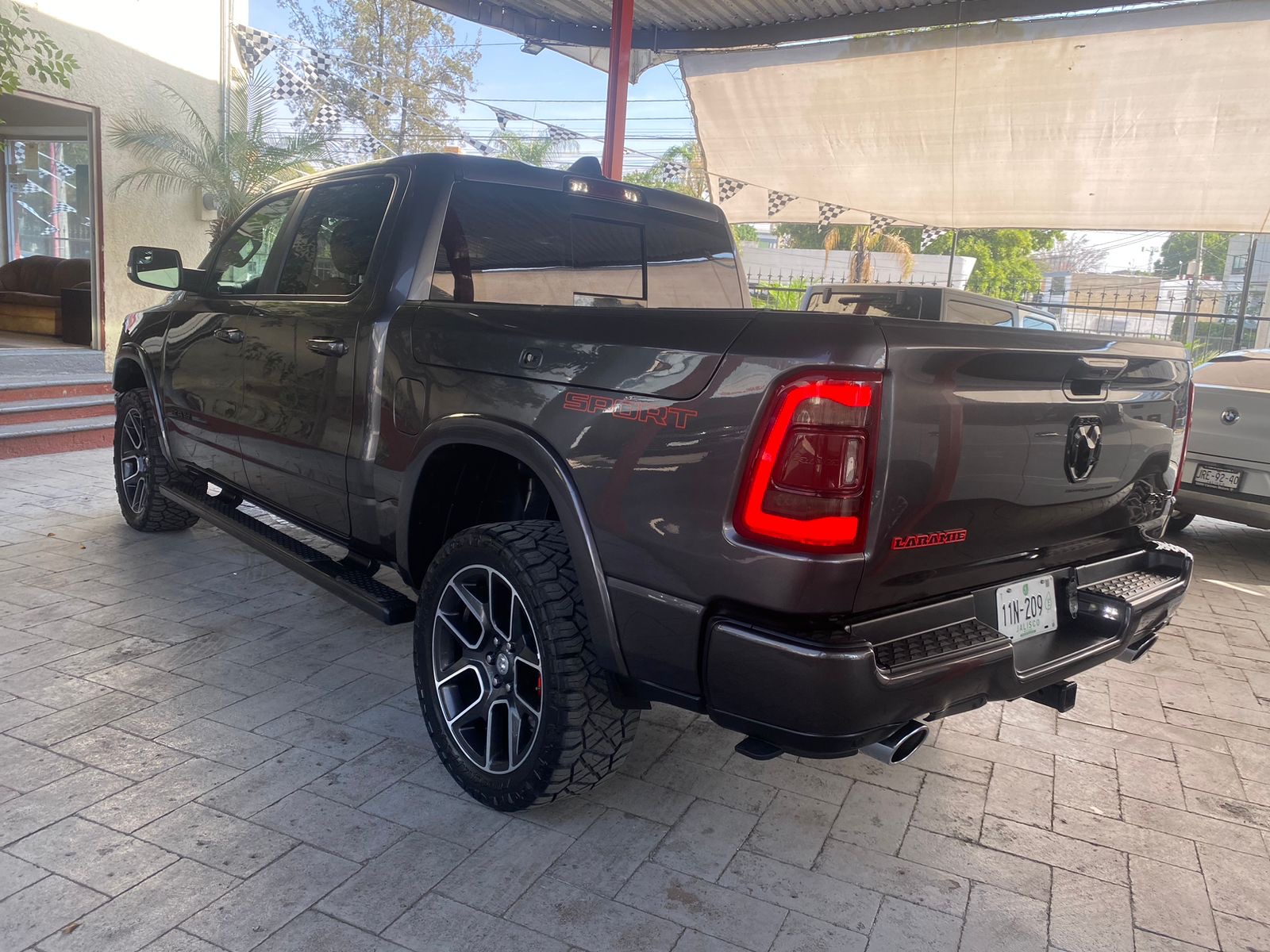 RAM 2500 2021 Laramie Sport Ram Box Automático Gris