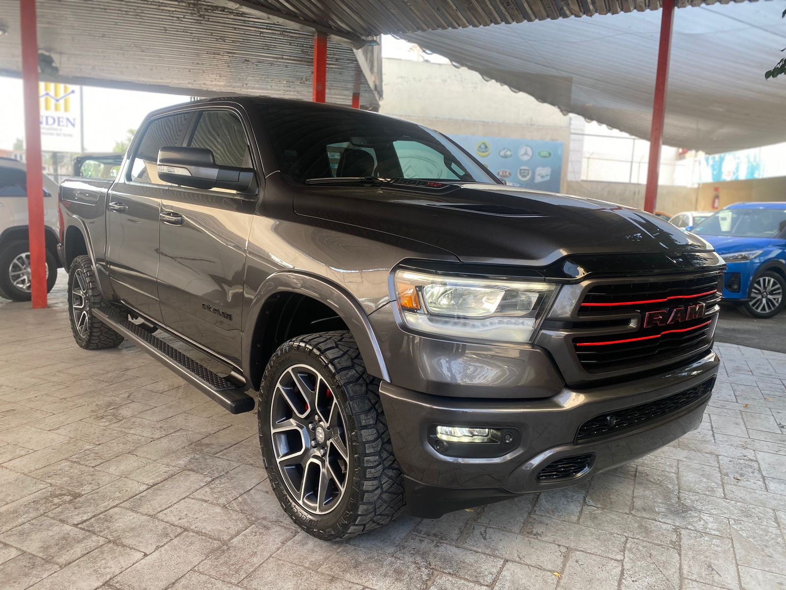 RAM 2500 2021 Laramie Sport Ram Box Automático Gris