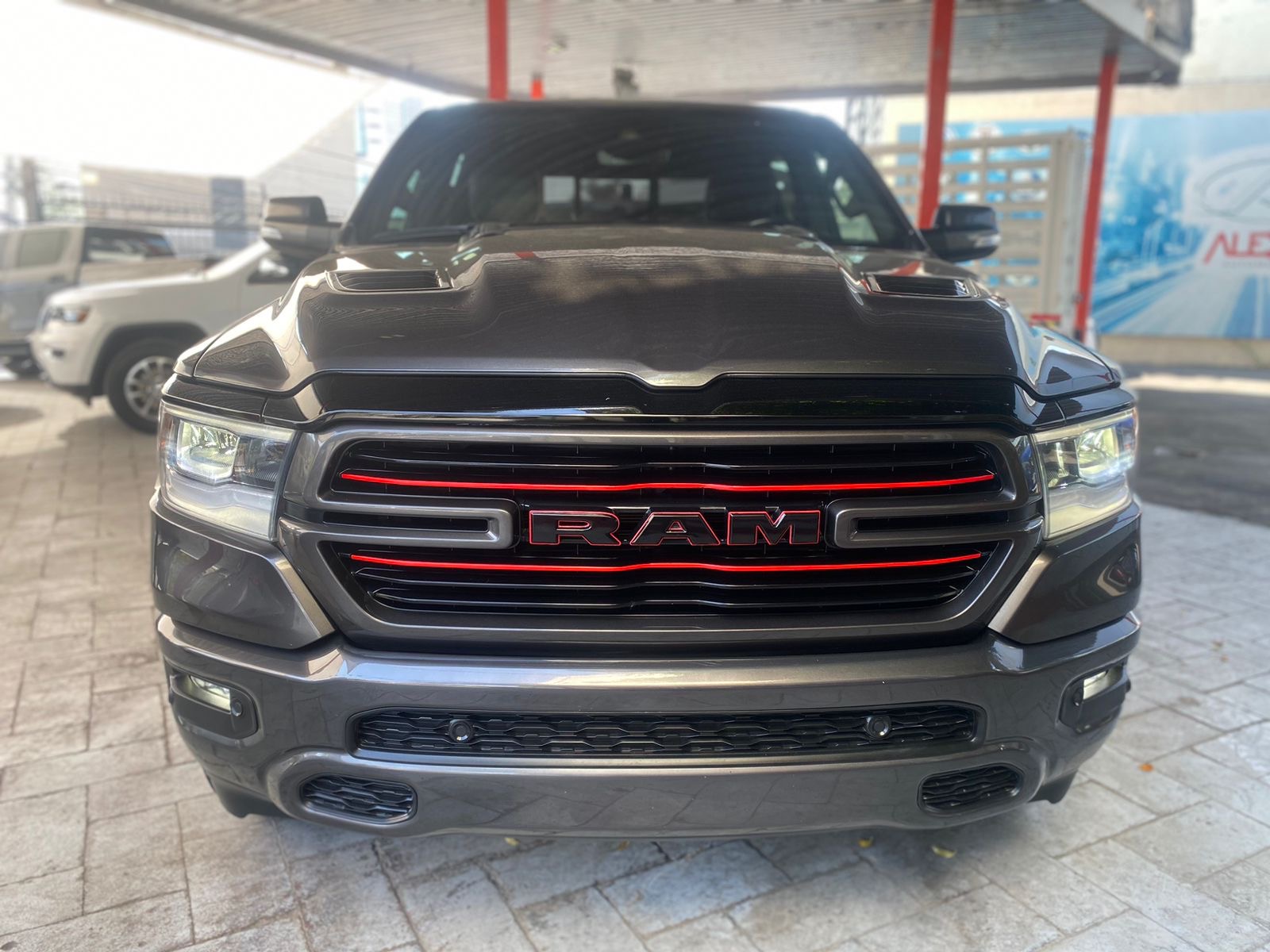 RAM 2500 2021 Laramie Sport Ram Box Automático Gris