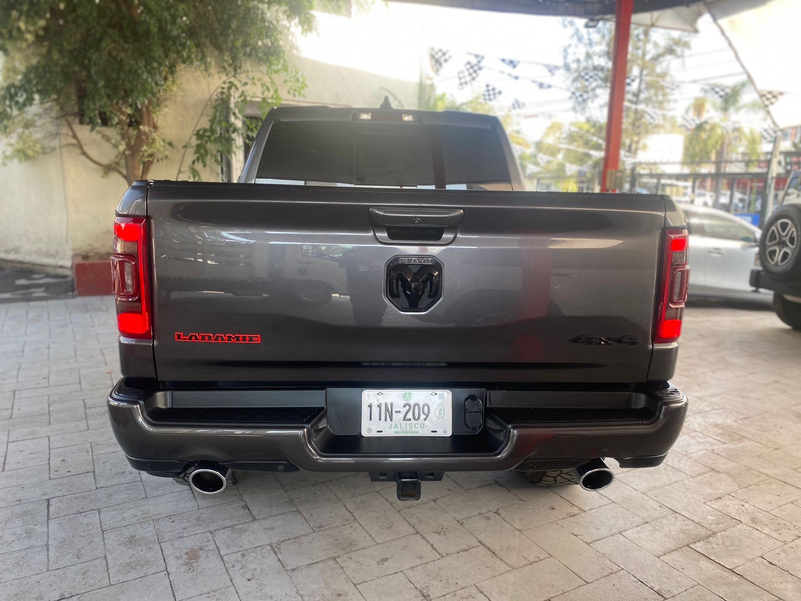 RAM 2500 2021 Laramie Sport Ram Box Automático Gris