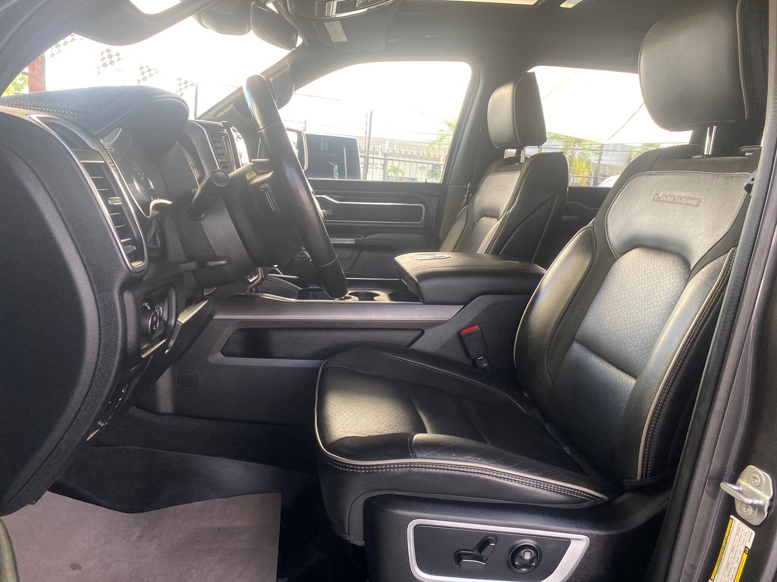RAM 2500 2021 Laramie Sport Ram Box Automático Gris