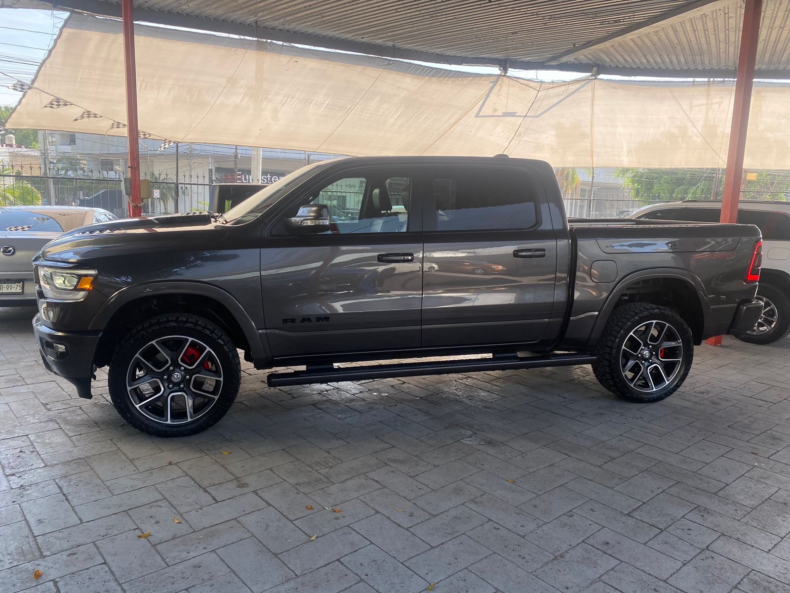 RAM 2500 2021 Laramie Sport Ram Box Automático Gris