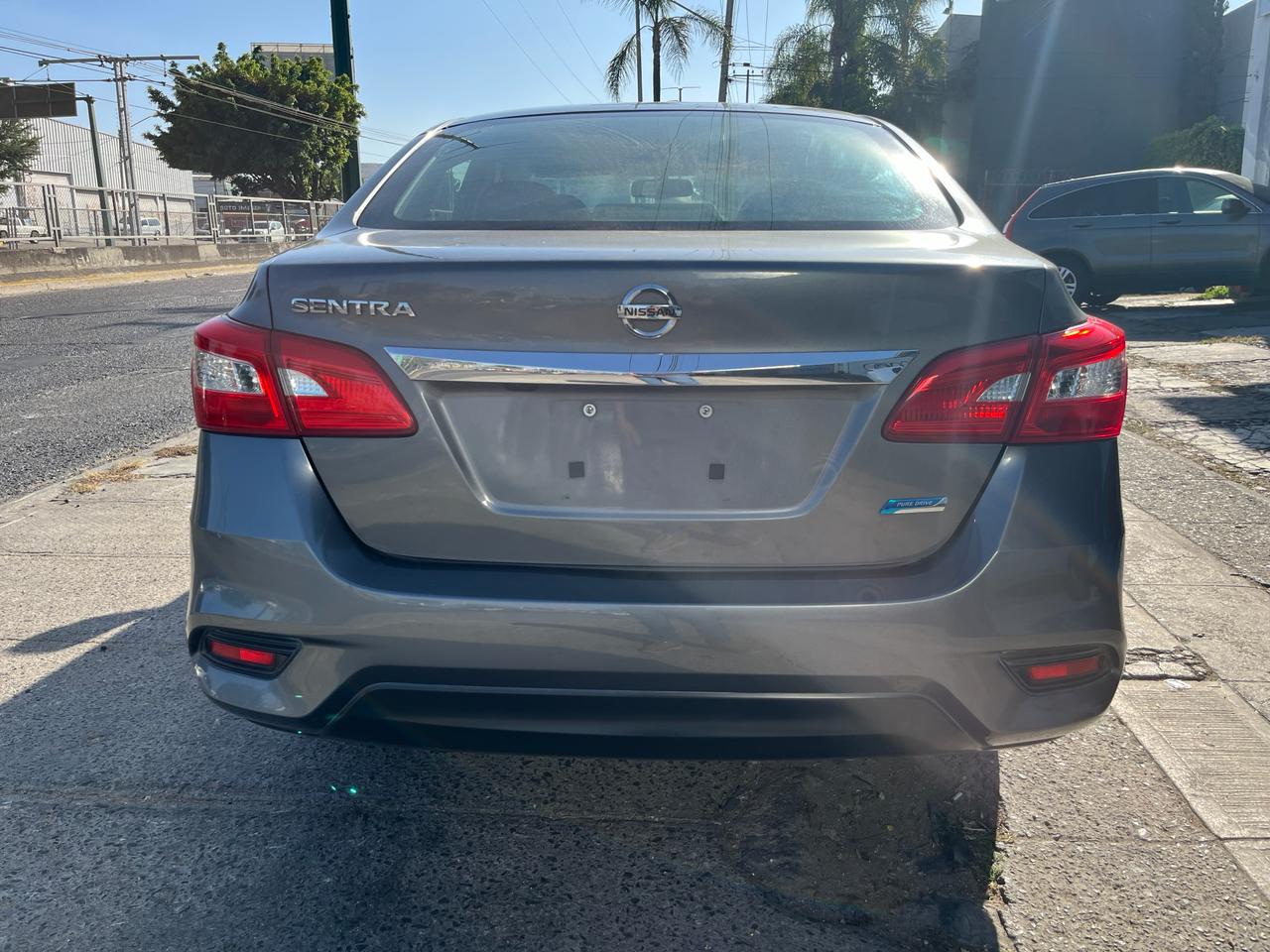 Nissan Sentra 2017 EXCLUSIVE NAVI Manual Gris