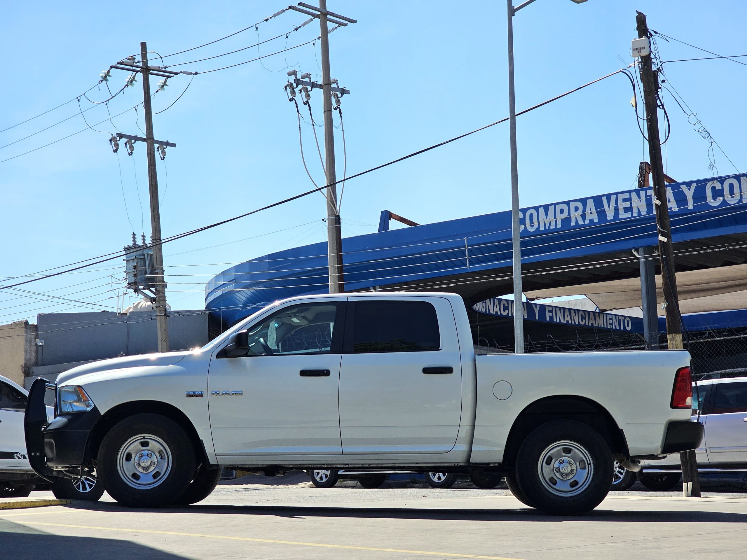 RAM 2500 2017 V8 Crew Cab Automático Blanco
