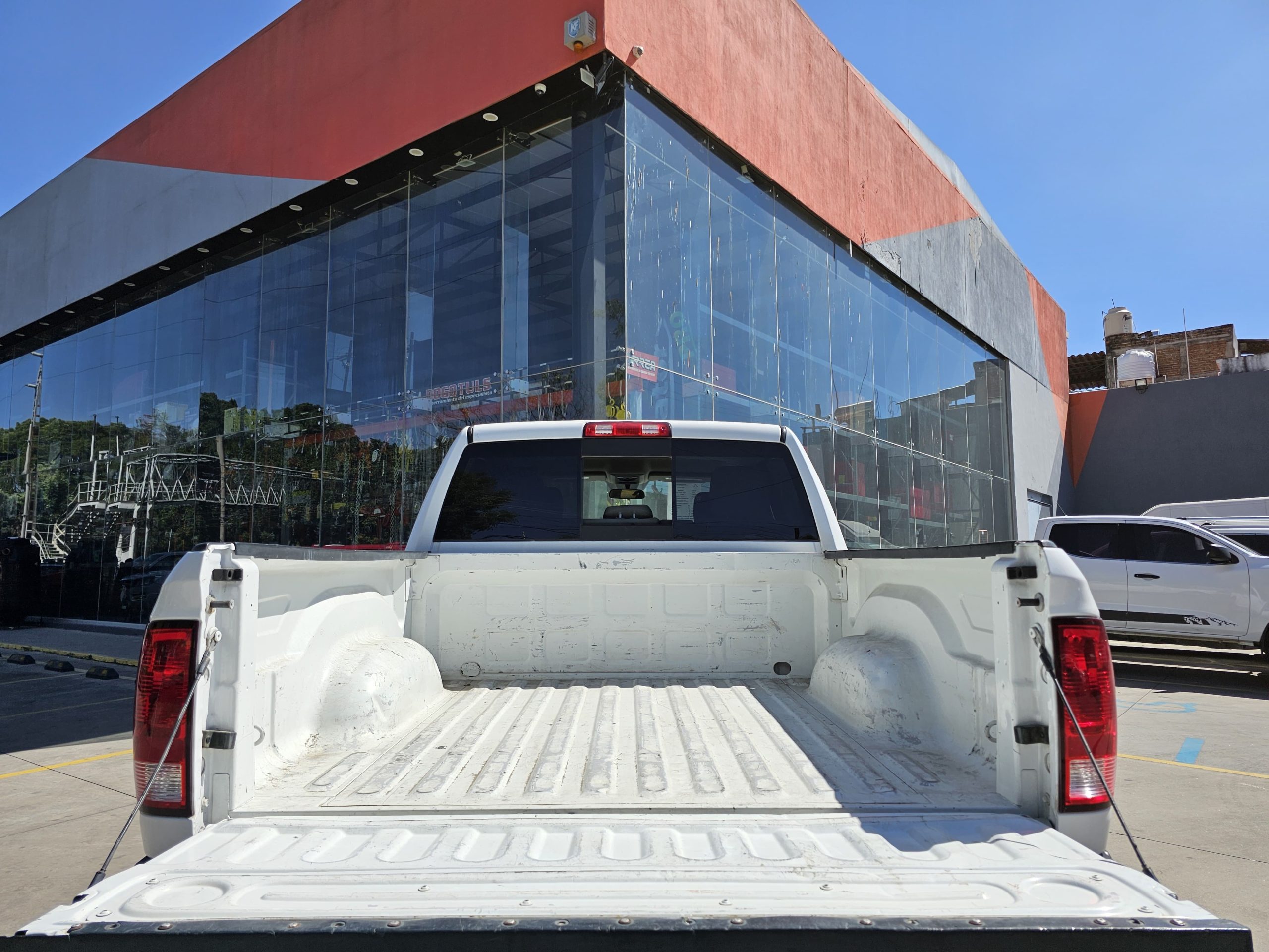 RAM 2500 2017 V8 Crew Cab Automático Blanco