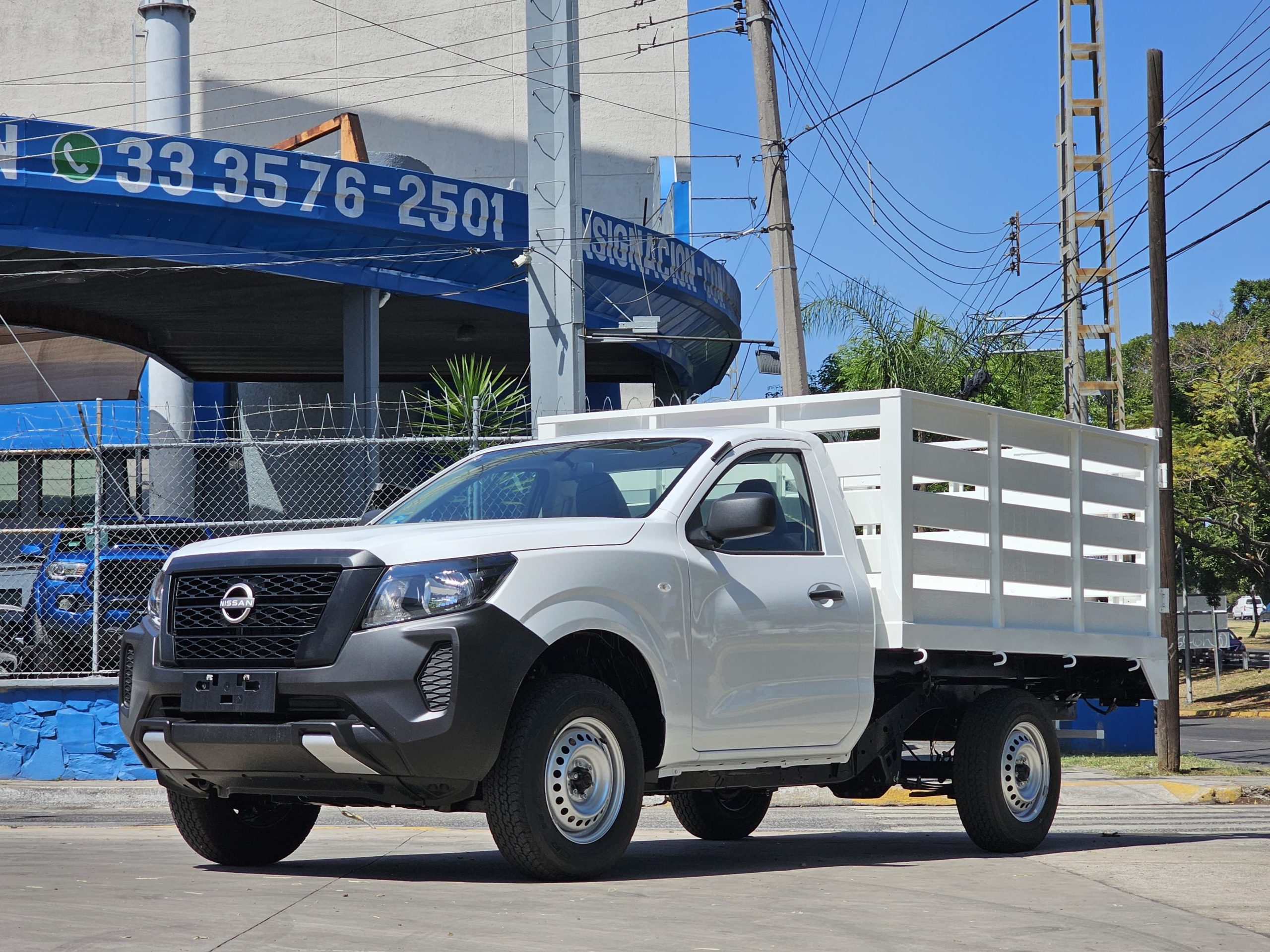 Nissan NP300 2023 Chasis / Redilas Manual Blanco