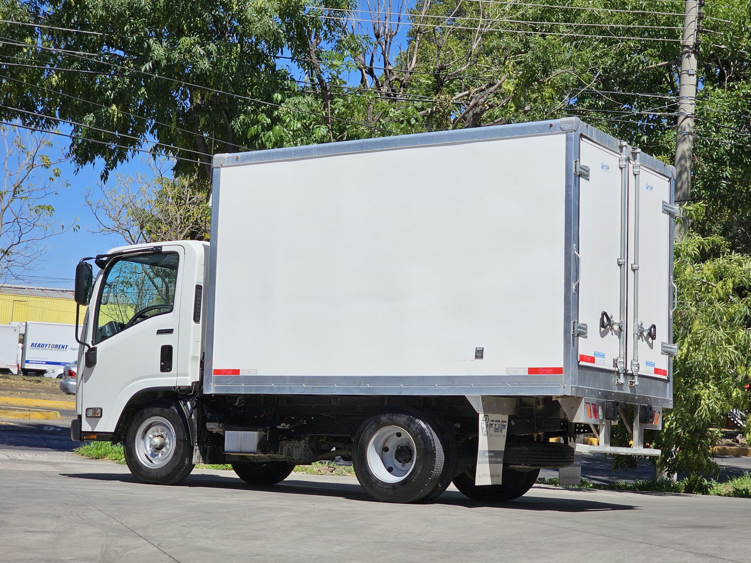 Isuzu ELF 2023 100 Caja Refrigerada Manual Blanco