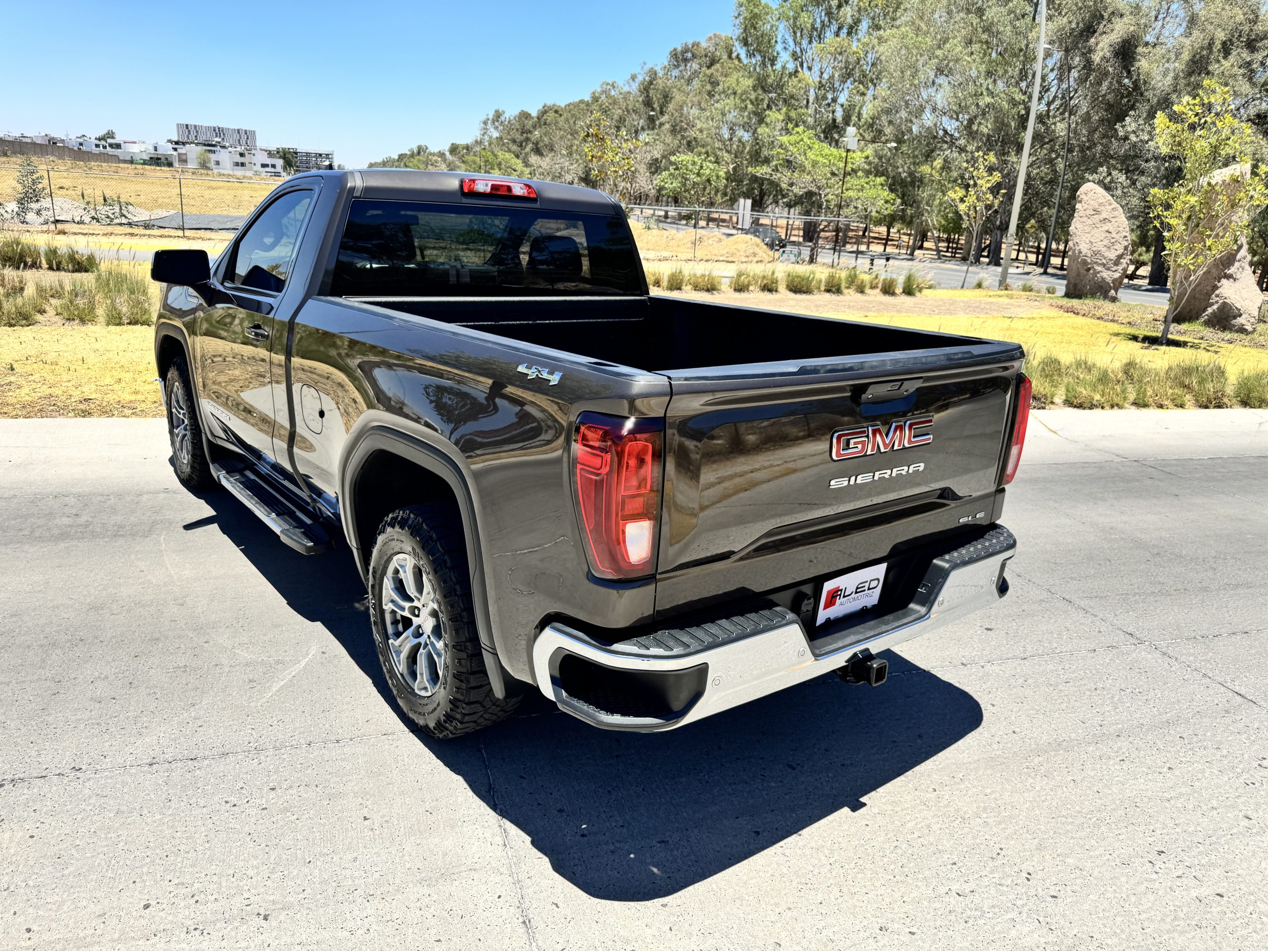 GMC Sierra 2022 SLE Automático Café